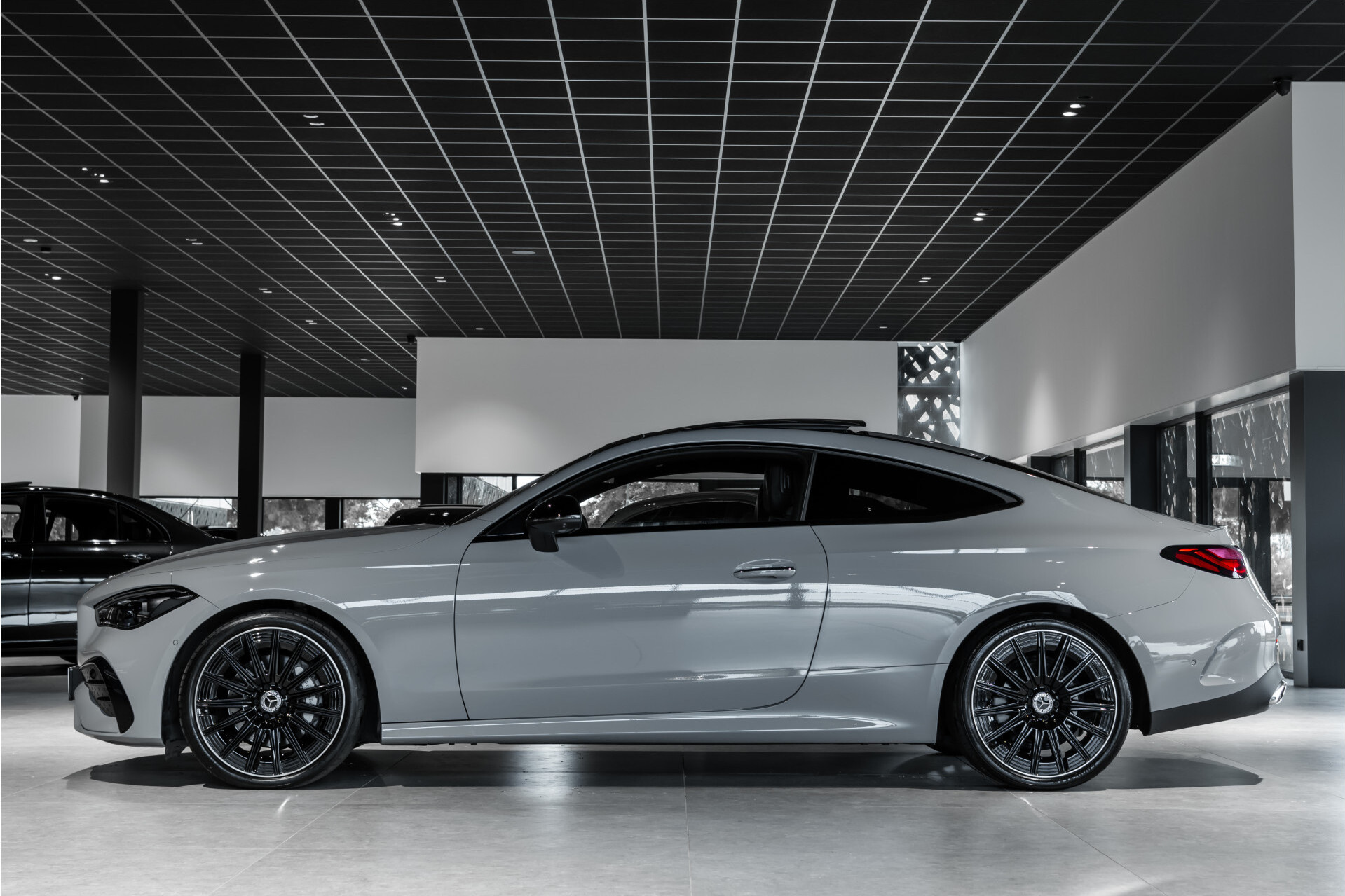 Mercedes-Benz CLE Coupé 200 AMG Night | Panorama | Distronic | Keyless | Digital Light | Burmester 3D | Mem | Verw-stuur | 20" Foto 4