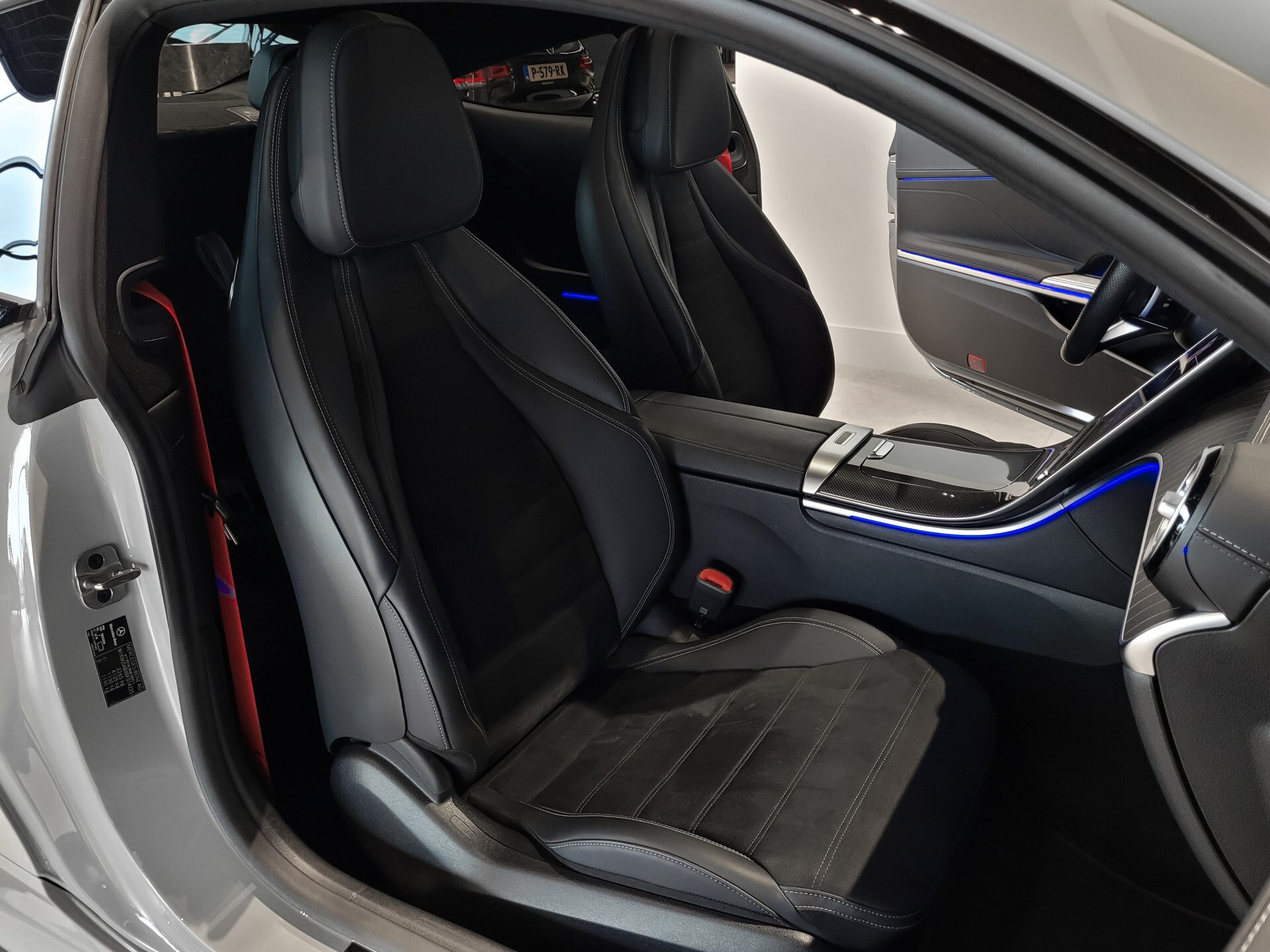 Mercedes-Benz CLE Coupé 200 AMG Night | Panorama | Distronic | Keyless | Digital Light | Burmester 3D | Mem | Verw-stuur | 20" Foto 6