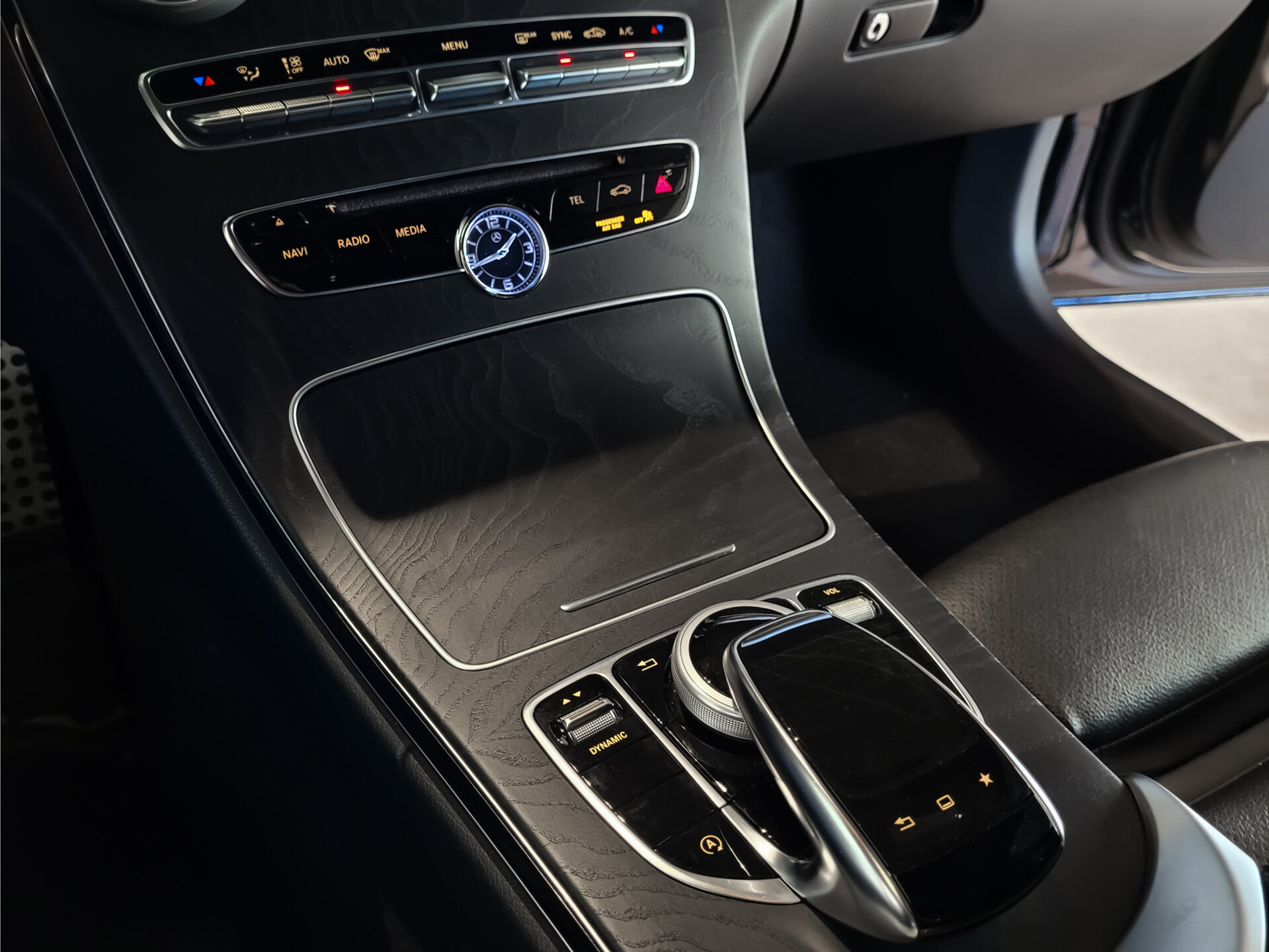 Mercedes-Benz C-Klasse 400 4-M AMG Night | Panorama | 19" | Burmester | 360 | Distronic Foto 24