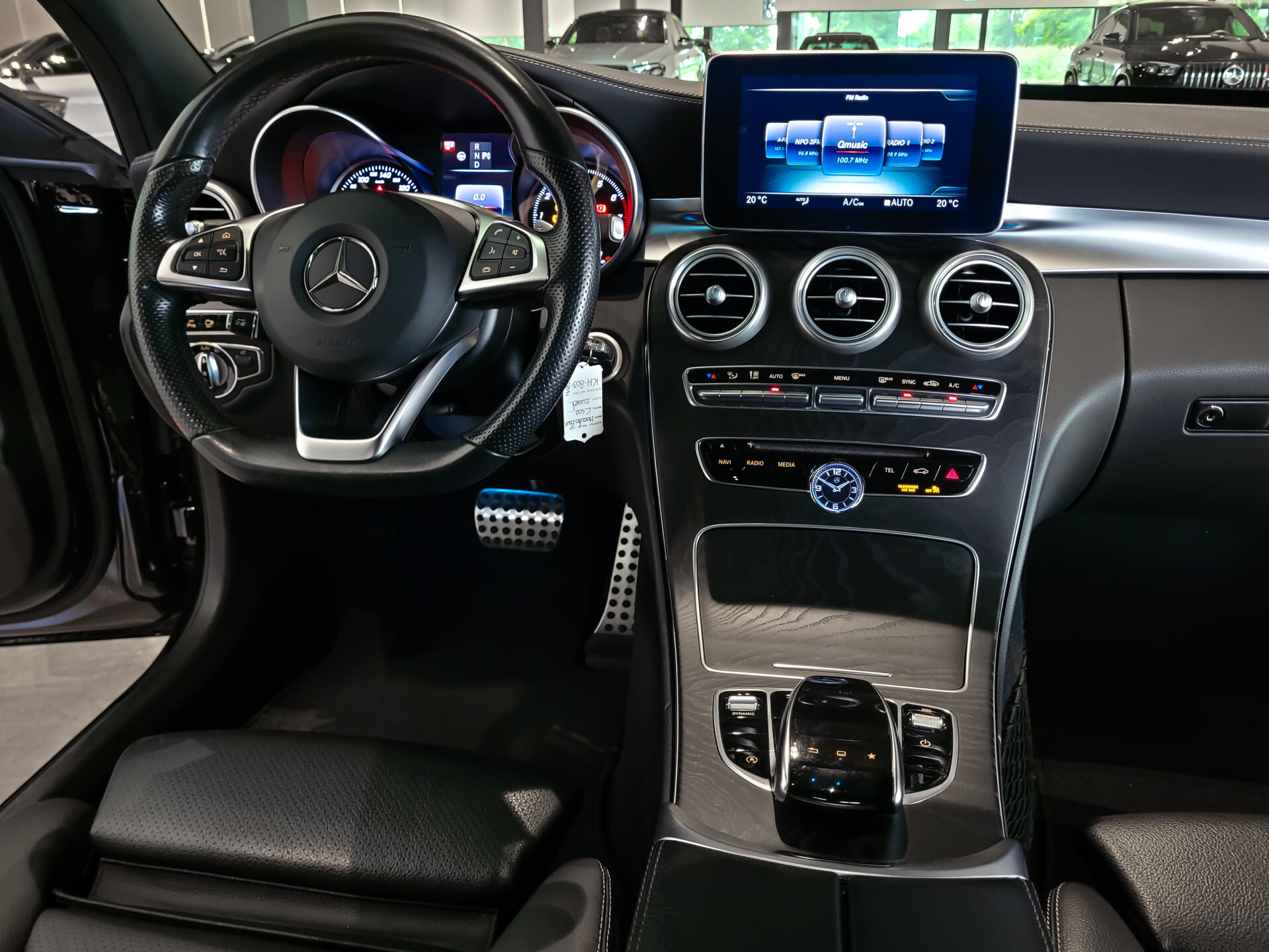 Mercedes-Benz C-Klasse 400 4-M AMG Night | Panorama | 19" | Burmester | 360 | Distronic Foto 25