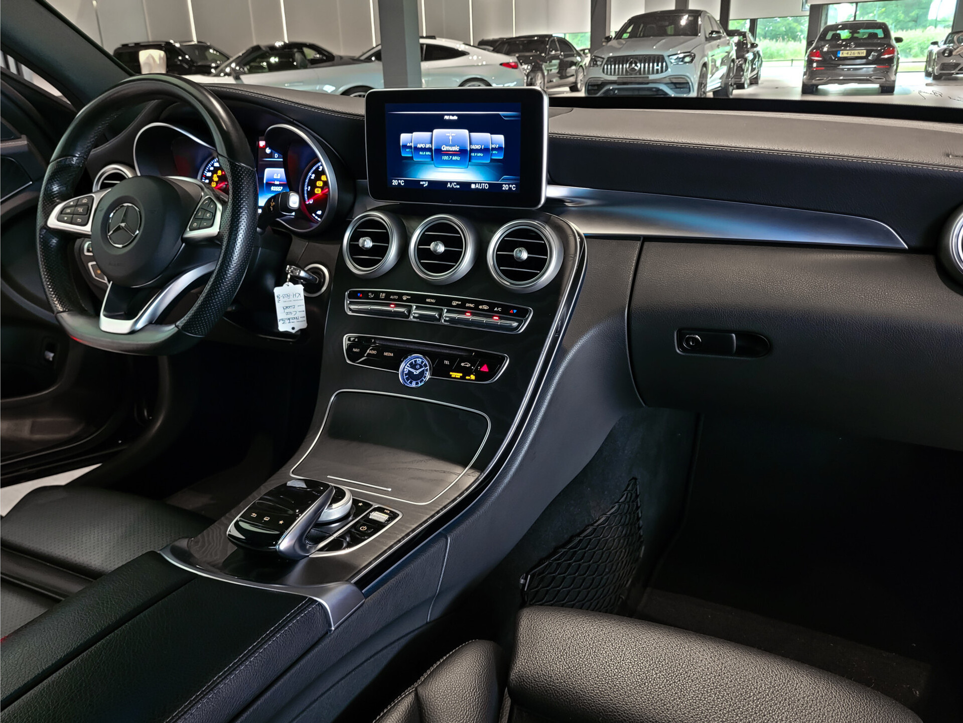 Mercedes-Benz C-Klasse 400 4-M AMG Night | Panorama | 19" | Burmester | 360 | Distronic Foto 27