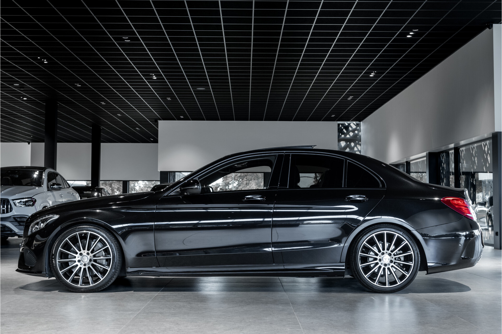 Mercedes-Benz C-Klasse 400 4-M AMG Night | Panorama | 19" | Burmester | 360 | Distronic Foto 4