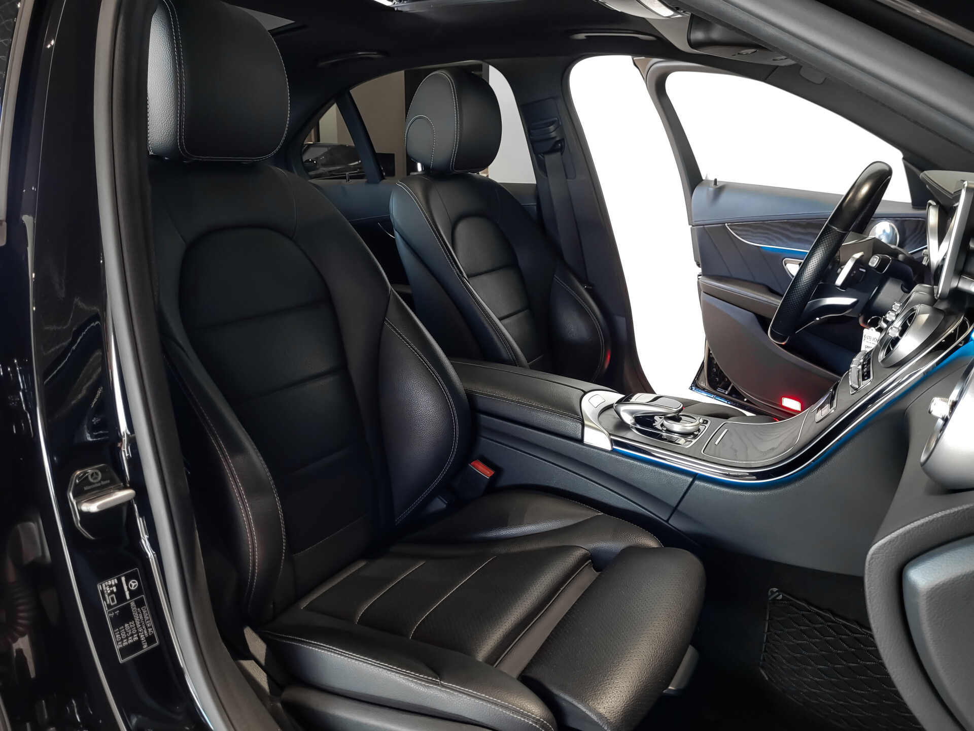 Mercedes-Benz C-Klasse 400 4-M AMG Night | Panorama | 19" | Burmester | 360 | Distronic Foto 6