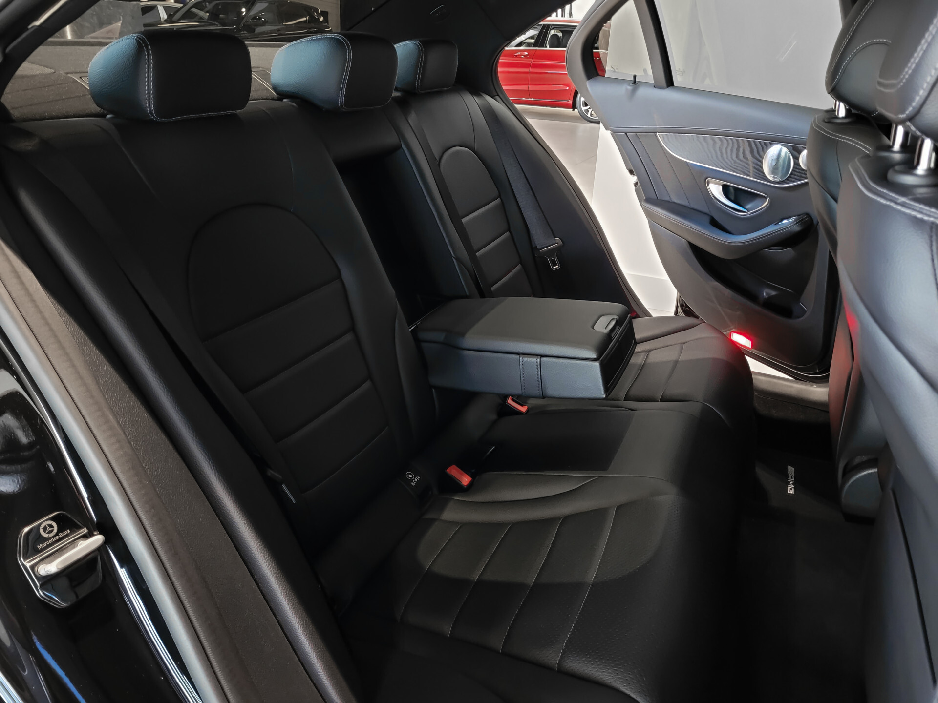 Mercedes-Benz C-Klasse 400 4-M AMG Night | Panorama | 19" | Burmester | 360 | Distronic Foto 7