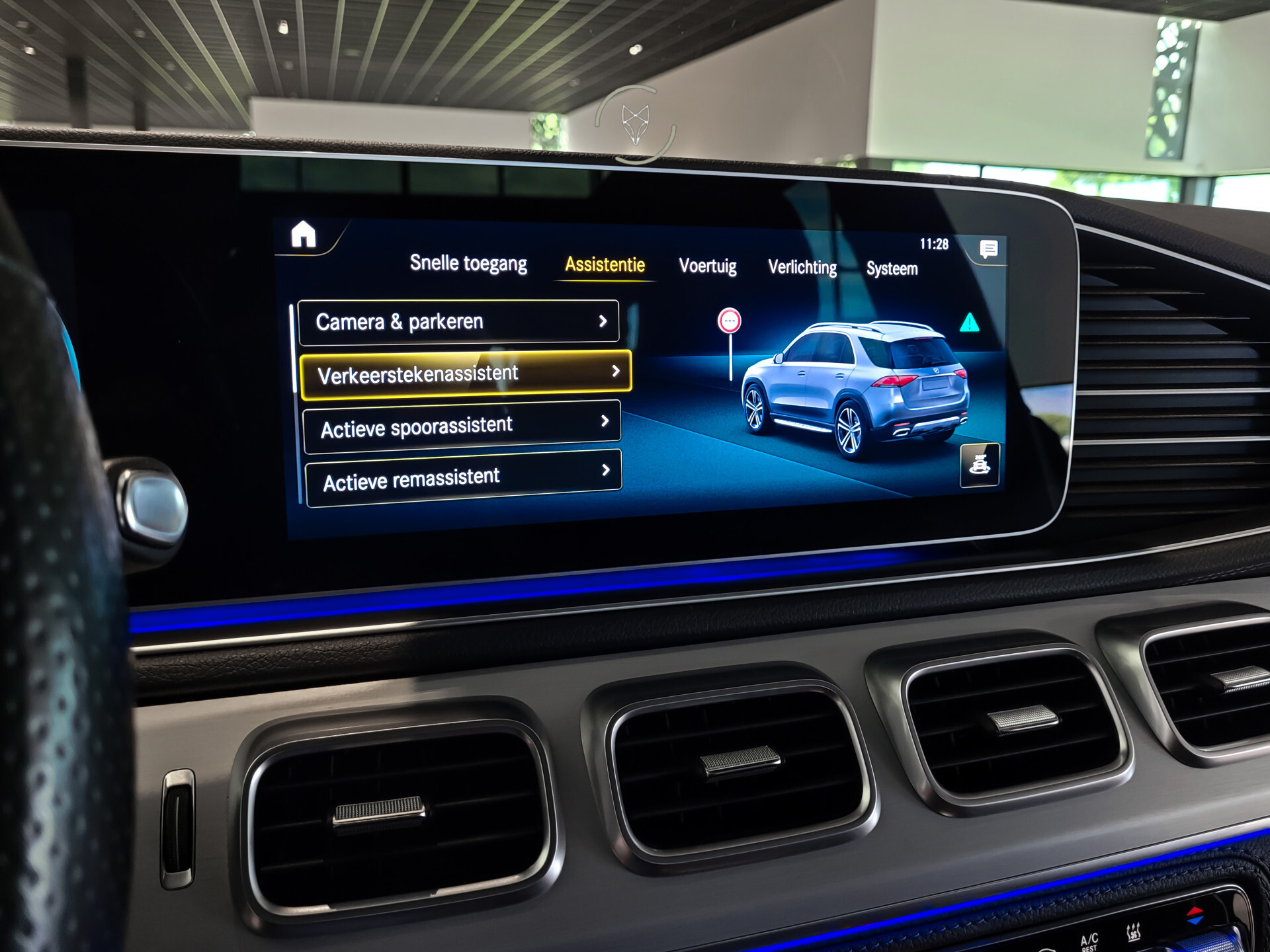 Mercedes-Benz GLE 400 d 4-M AMG Night | Luchtvering | Panorama | HUD | Standkachel | Burmester | Trekhaak | 22" Foto 15