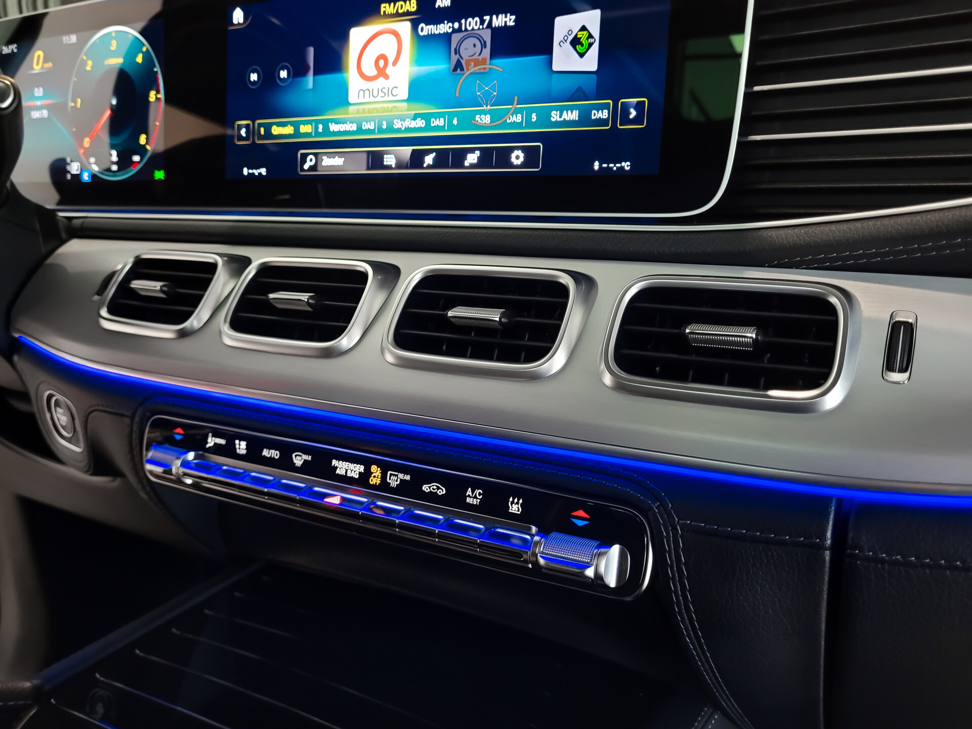 Mercedes-Benz GLE 400 d 4-M AMG Night | Luchtvering | Panorama | HUD | Standkachel | Burmester | Trekhaak | 22" Foto 18