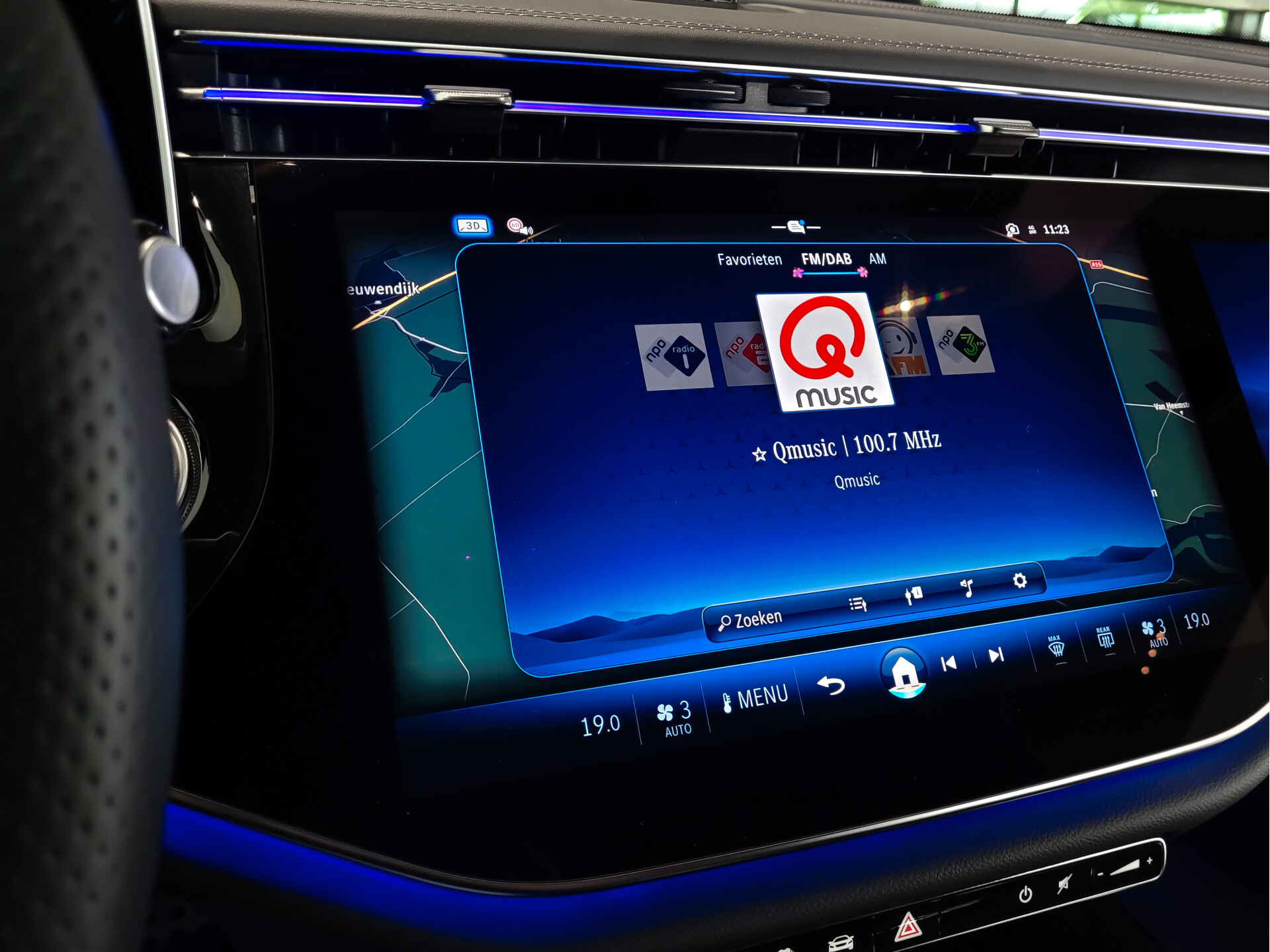 Mercedes-Benz E-Klasse 400 e 4-M AMG Luchtvering | Achterasbesturing | Superscreen | Keyless | Stoelkoeling | HUD | Digital Light Foto 15