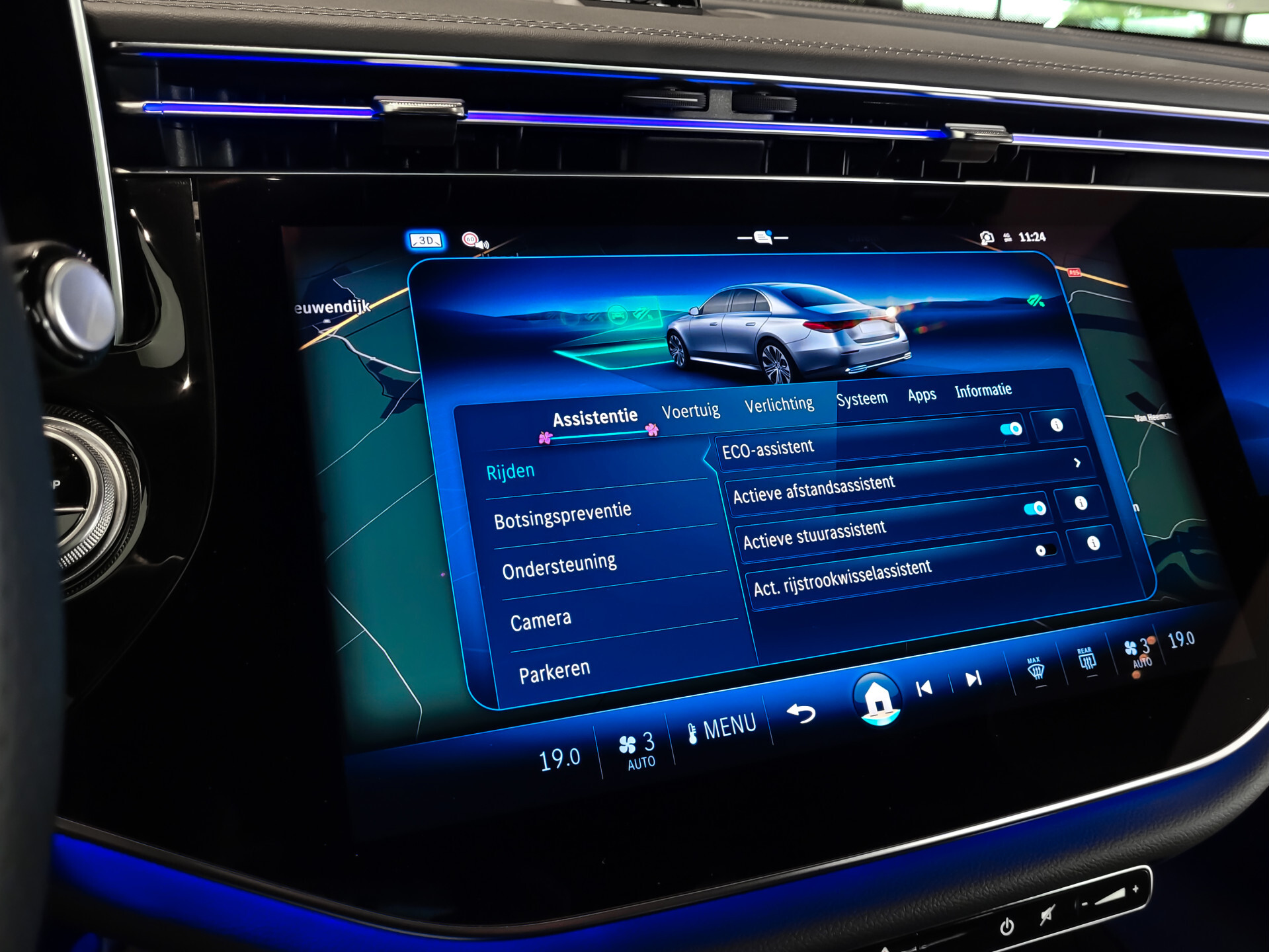 Mercedes-Benz E-Klasse 400 e 4-M AMG Luchtvering | Achterasbesturing | Superscreen | Keyless | Stoelkoeling | HUD | Digital Light Foto 17