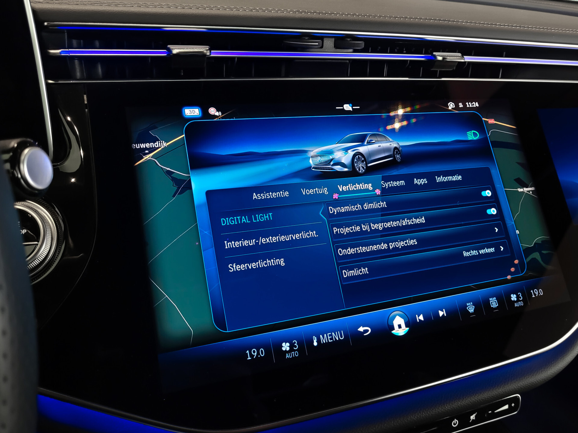 Mercedes-Benz E-Klasse 400 e 4-M AMG Luchtvering | Achterasbesturing | Superscreen | Keyless | Stoelkoeling | HUD | Digital Light Foto 19