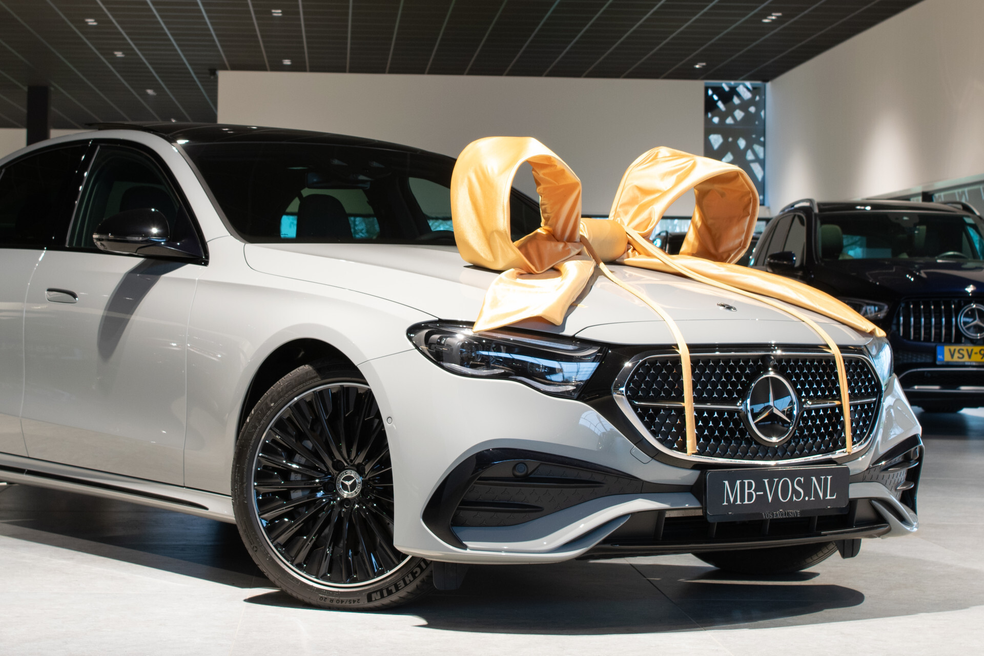 Mercedes-Benz E-Klasse 400 e 4-M AMG Luchtvering | Achterasbesturing | Superscreen | Keyless | Stoelkoeling | HUD | Digital Light Foto 3