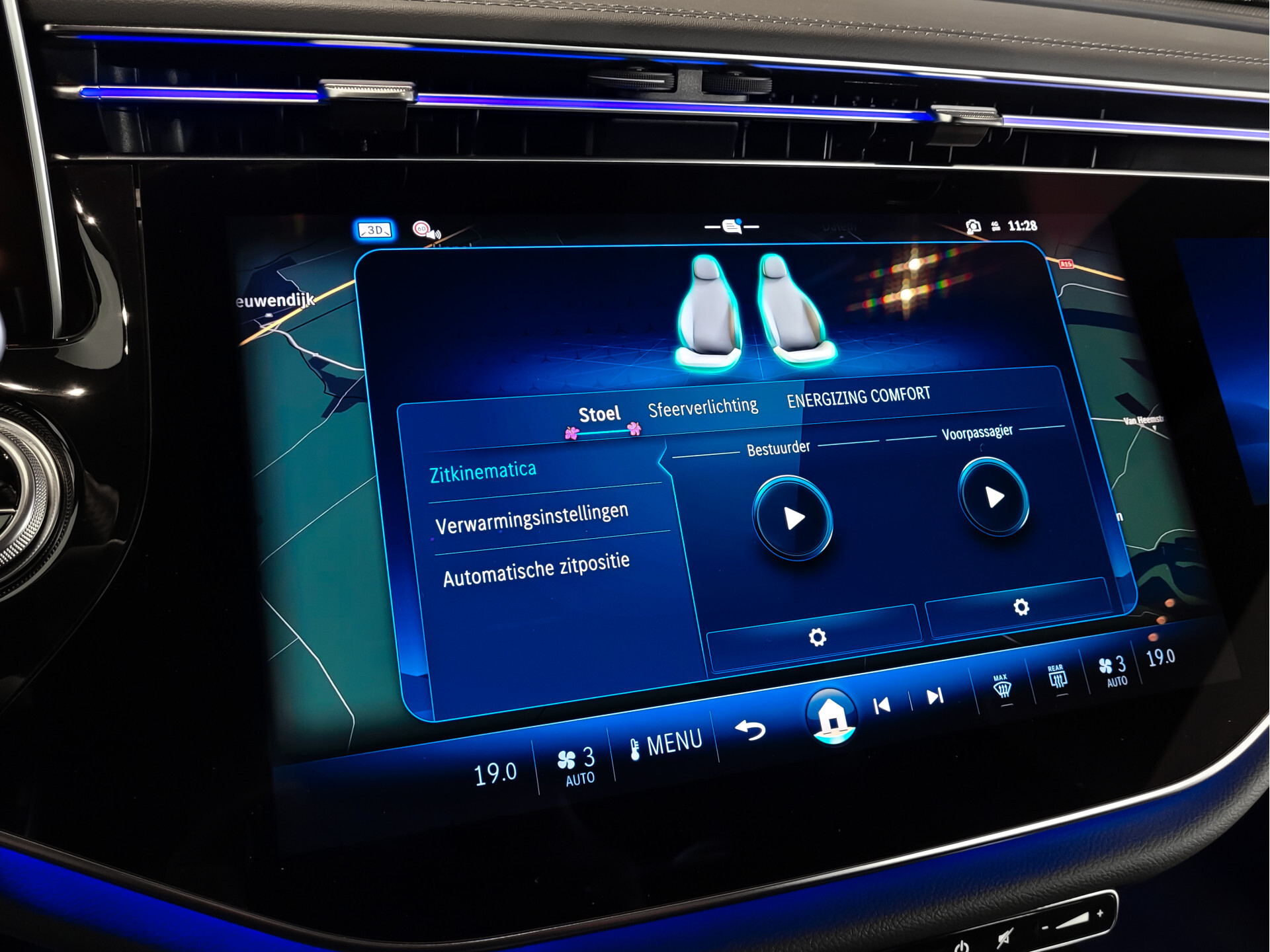 Mercedes-Benz E-Klasse 400 e 4-M AMG Luchtvering | Achterasbesturing | Superscreen | Keyless | Stoelkoeling | HUD | Digital Light Foto 31