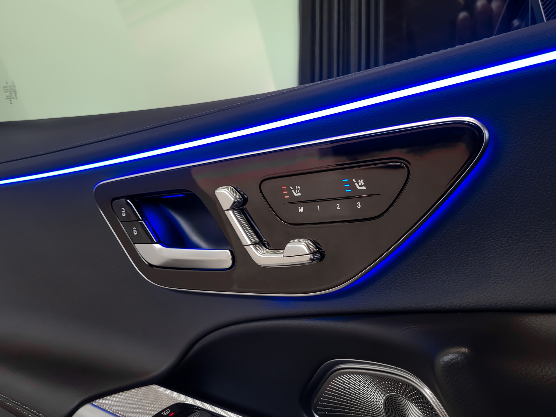 Mercedes-Benz E-Klasse 400 e 4-M AMG Luchtvering | Achterasbesturing | Superscreen | Keyless | Stoelkoeling | HUD | Digital Light Foto 32