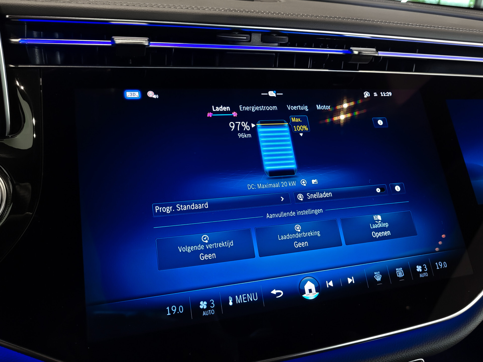 Mercedes-Benz E-Klasse 400 e 4-M AMG Luchtvering | Achterasbesturing | Superscreen | Keyless | Stoelkoeling | HUD | Digital Light Foto 37