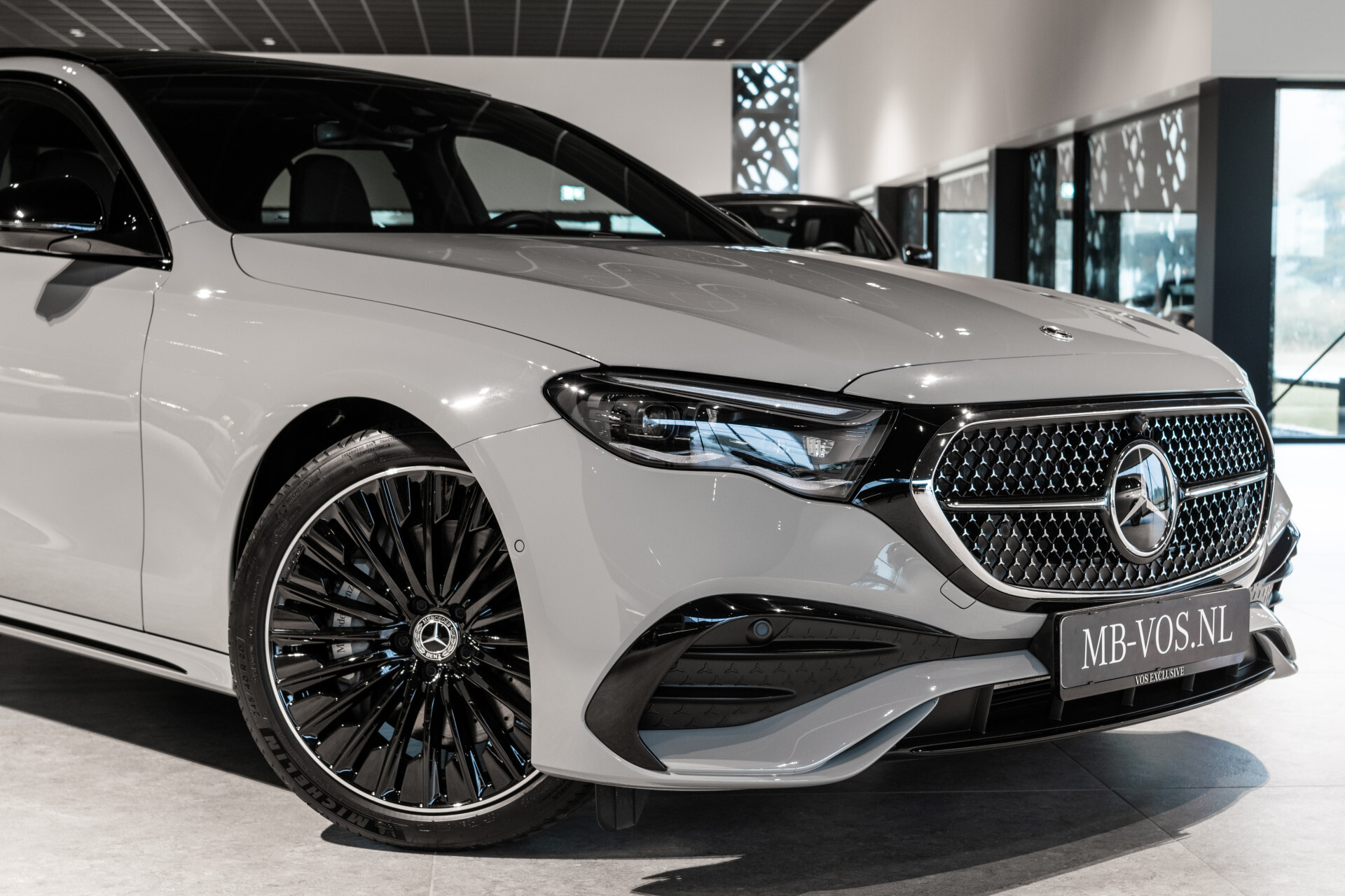 Mercedes-Benz E-Klasse 400 e 4-M AMG Luchtvering | Achterasbesturing | Superscreen | Keyless | Stoelkoeling | HUD | Digital Light Foto 42