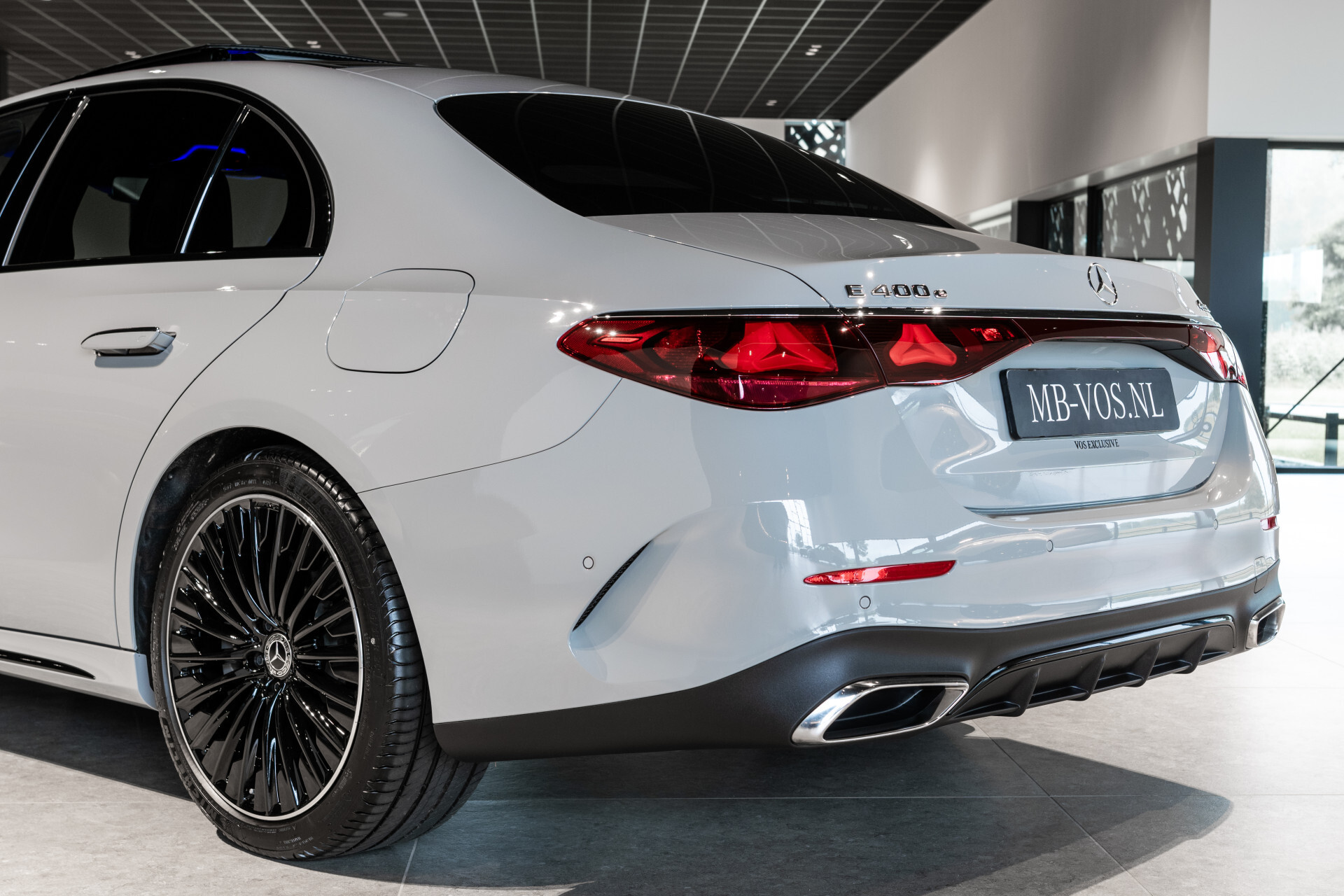 Mercedes-Benz E-Klasse 400 e 4-M AMG Luchtvering | Achterasbesturing | Superscreen | Keyless | Stoelkoeling | HUD | Digital Light Foto 43