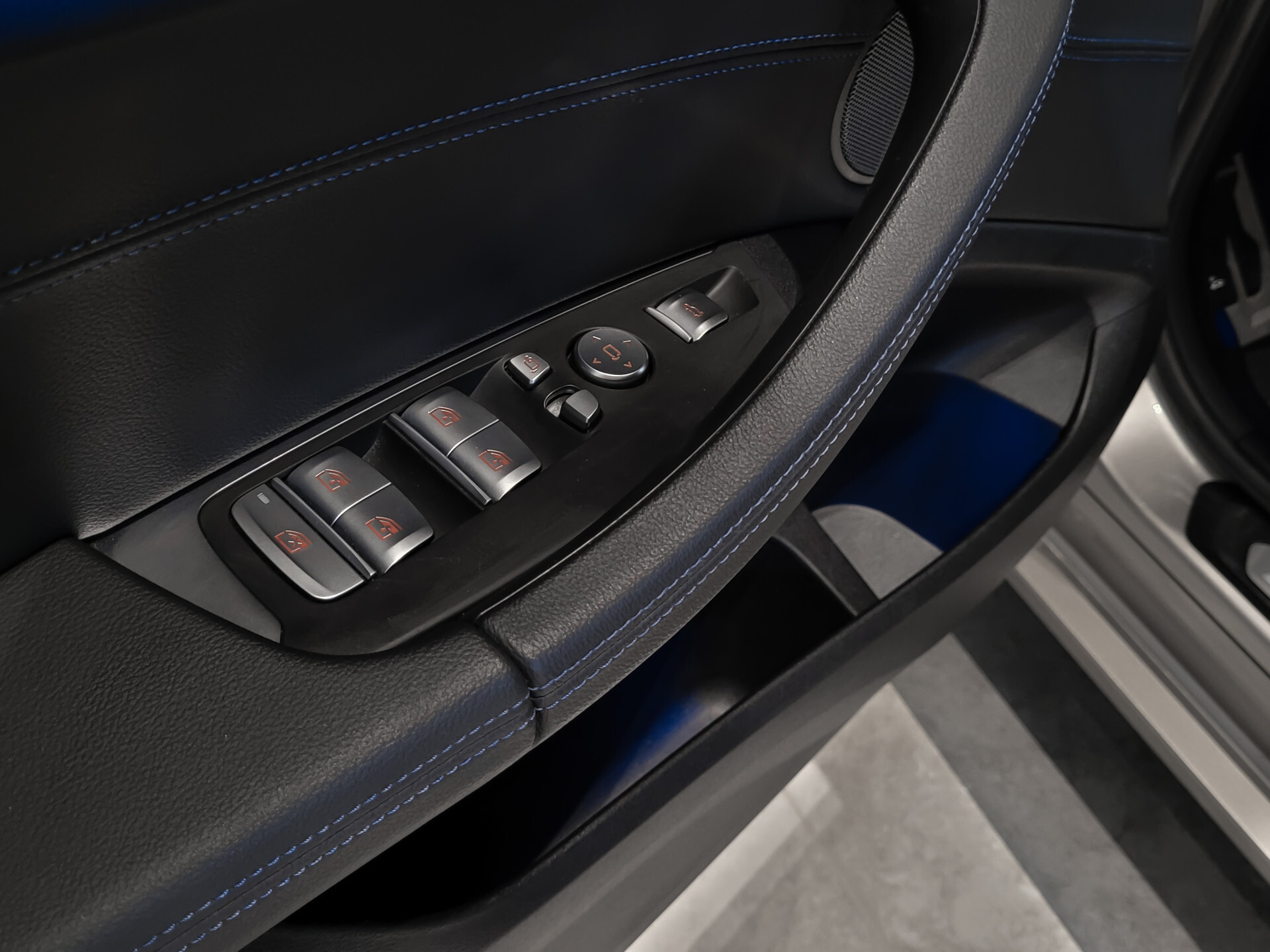 BMW iX3 FACELIFT M Sport High Executive 80 kWh Shadow | Driving Assistant | Keyless | HUD | Laser | Harman-Kardon | Pano | Sfeerverlichting Foto 12