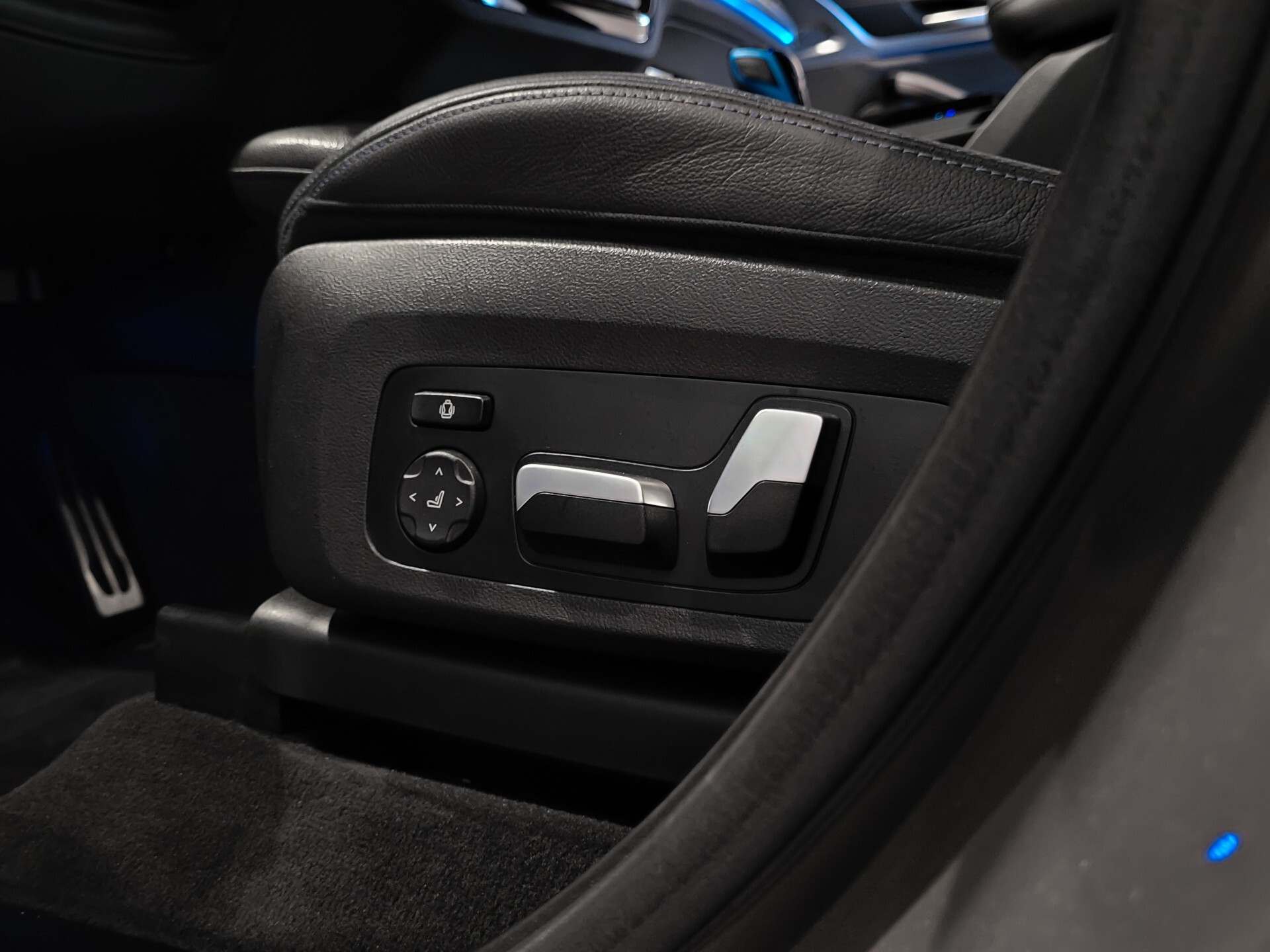 BMW iX3 FACELIFT M Sport High Executive 80 kWh Shadow | Driving Assistant | Keyless | HUD | Laser | Harman-Kardon | Pano | Sfeerverlichting Foto 16