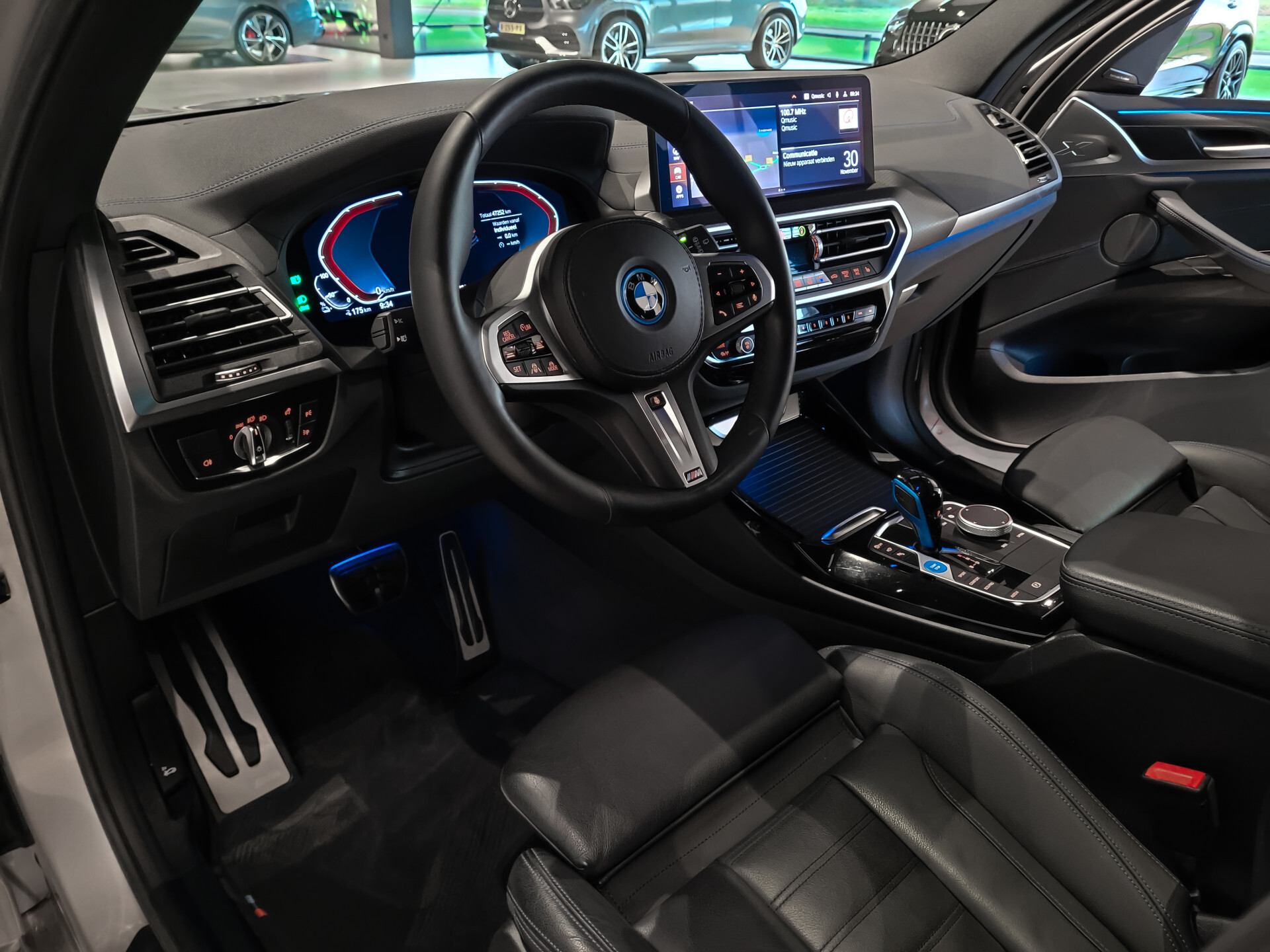 BMW iX3 FACELIFT M Sport High Executive 80 kWh Shadow | Driving Assistant | Keyless | HUD | Laser | Harman-Kardon | Pano | Sfeerverlichting Foto 18