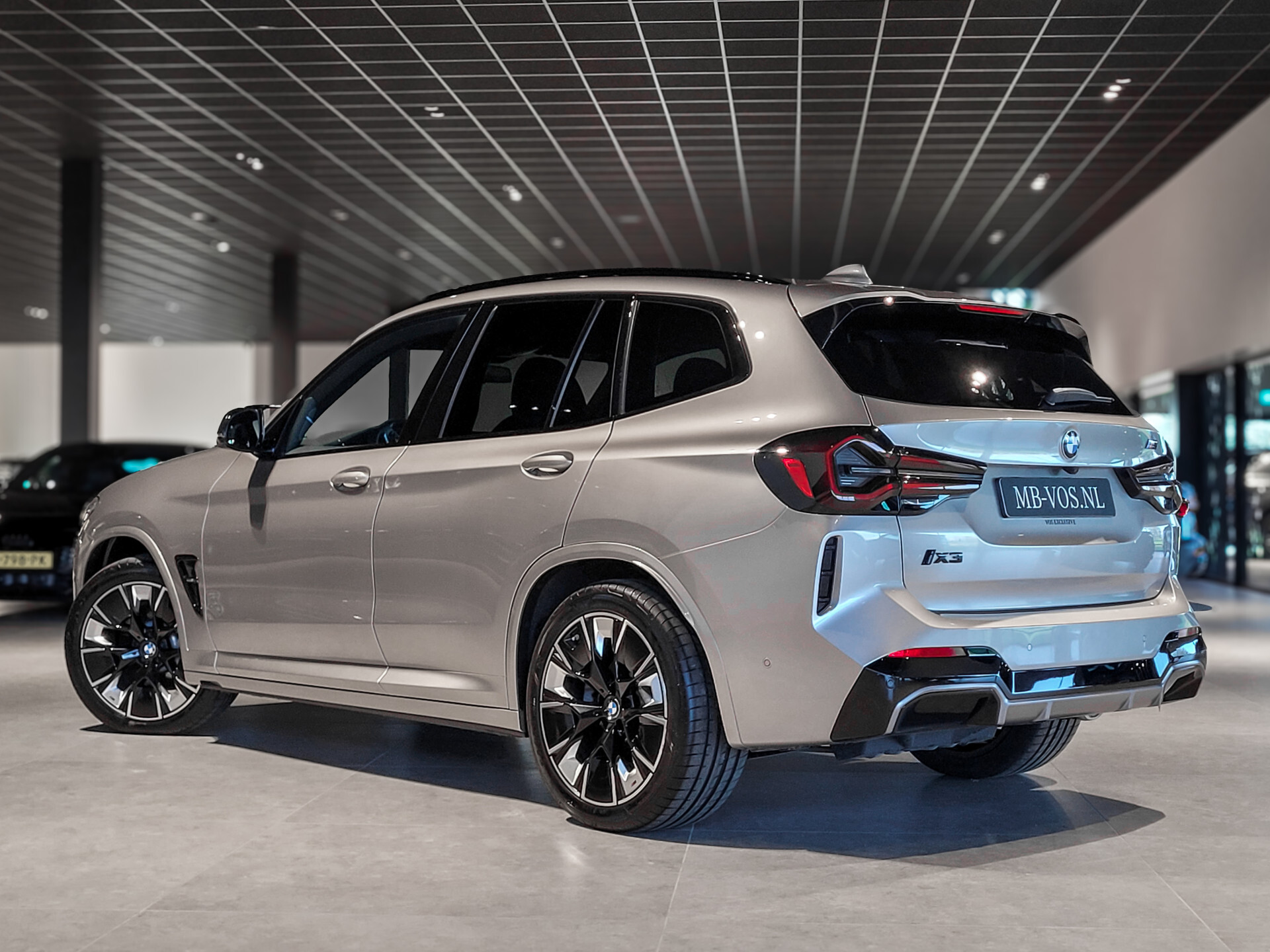 BMW iX3 FACELIFT M Sport High Executive 80 kWh Shadow | Driving Assistant | Keyless | HUD | Laser | Harman-Kardon | Pano | Sfeerverlichting Foto 2