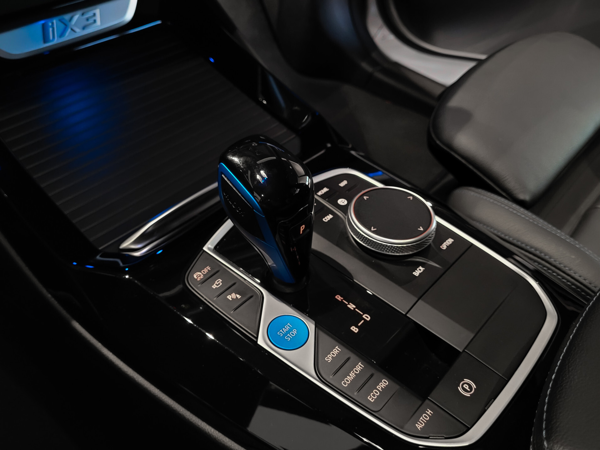 BMW iX3 FACELIFT M Sport High Executive 80 kWh Shadow | Driving Assistant | Keyless | HUD | Laser | Harman-Kardon | Pano | Sfeerverlichting Foto 20