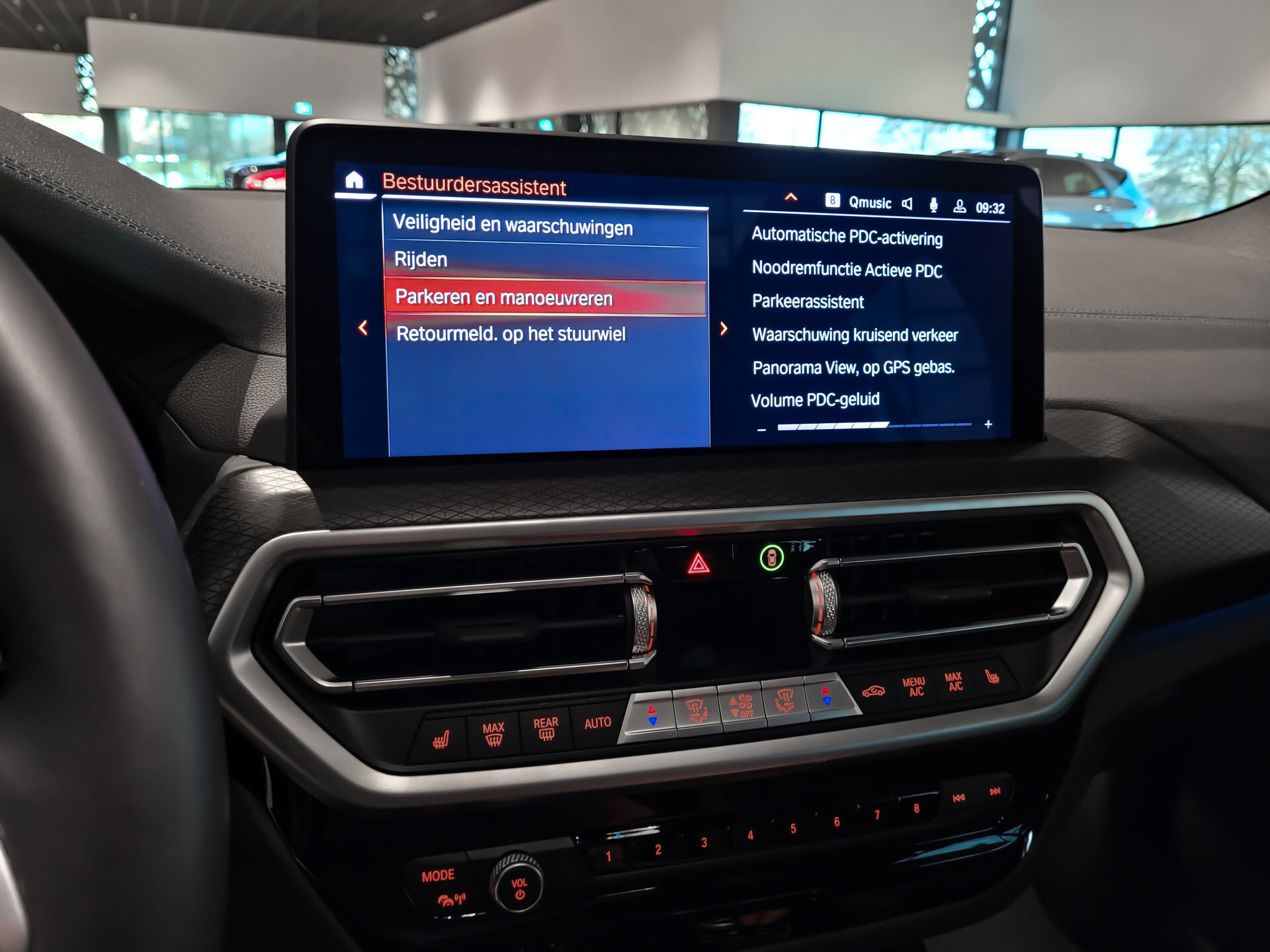 BMW iX3 FACELIFT M Sport High Executive 80 kWh Shadow | Driving Assistant | Keyless | HUD | Laser | Harman-Kardon | Pano | Sfeerverlichting Foto 21