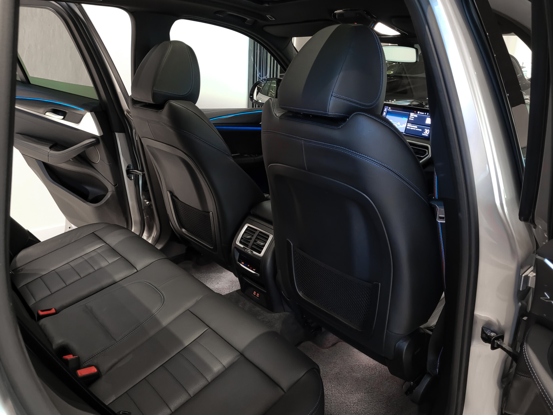 BMW iX3 FACELIFT M Sport High Executive 80 kWh Shadow | Driving Assistant | Keyless | HUD | Laser | Harman-Kardon | Pano | Sfeerverlichting Foto 27