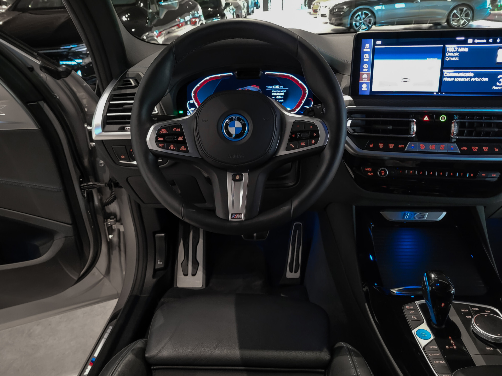 BMW iX3 FACELIFT M Sport High Executive 80 kWh Shadow | Driving Assistant | Keyless | HUD | Laser | Harman-Kardon | Pano | Sfeerverlichting Foto 28