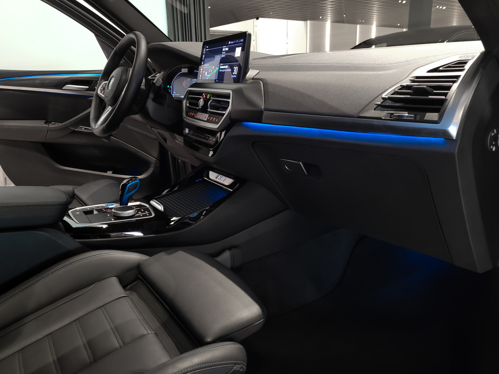 BMW iX3 FACELIFT M Sport High Executive 80 kWh Shadow | Driving Assistant | Keyless | HUD | Laser | Harman-Kardon | Pano | Sfeerverlichting Foto 30