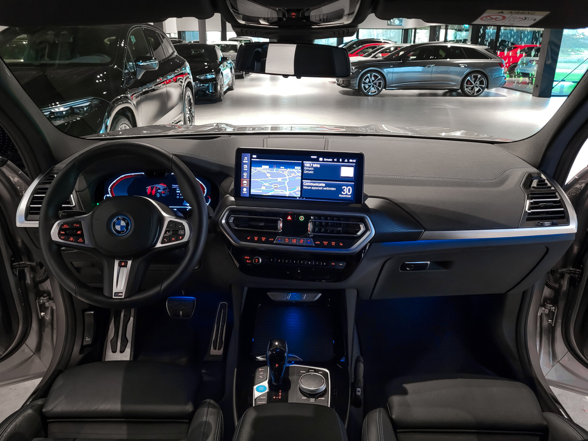 BMW iX3 FACELIFT M Sport High Executive 80 kWh Shadow | Driving Assistant | Keyless | HUD | Laser | Harman-Kardon | Pano | Sfeerverlichting Foto 32