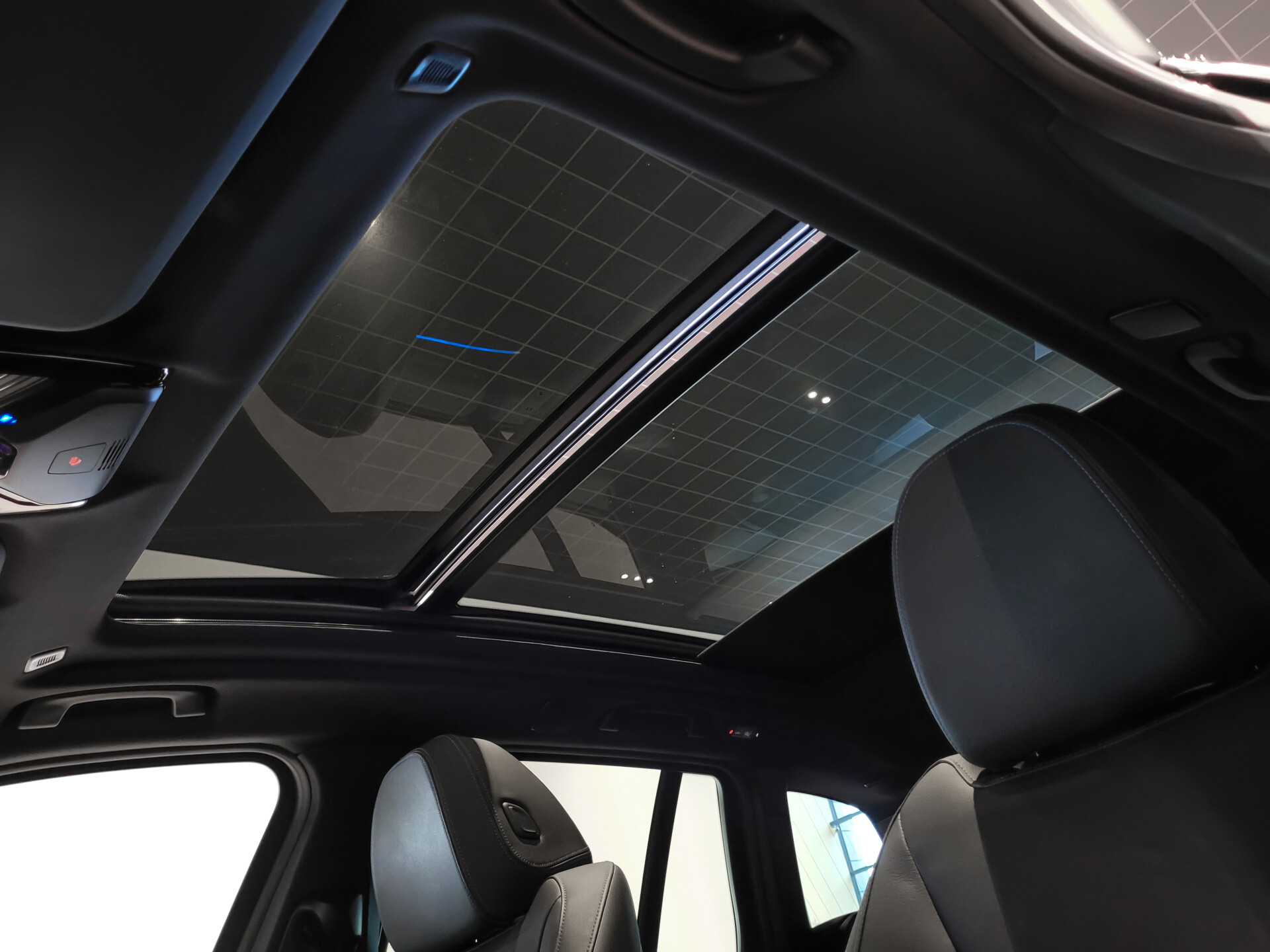 BMW iX3 FACELIFT M Sport High Executive 80 kWh Shadow | Driving Assistant | Keyless | HUD | Laser | Harman-Kardon | Pano | Sfeerverlichting Foto 34