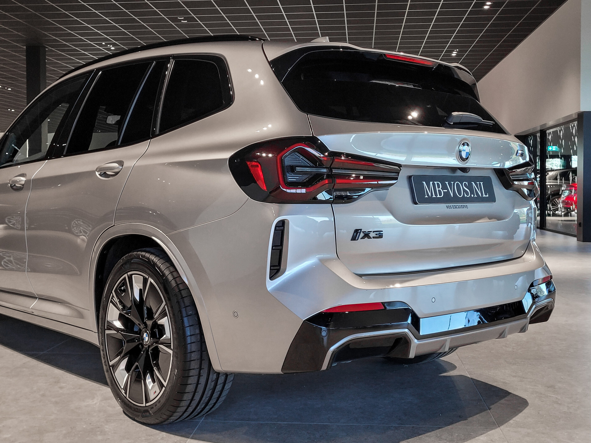 BMW iX3 FACELIFT M Sport High Executive 80 kWh Shadow | Driving Assistant | Keyless | HUD | Laser | Harman-Kardon | Pano | Sfeerverlichting Foto 38
