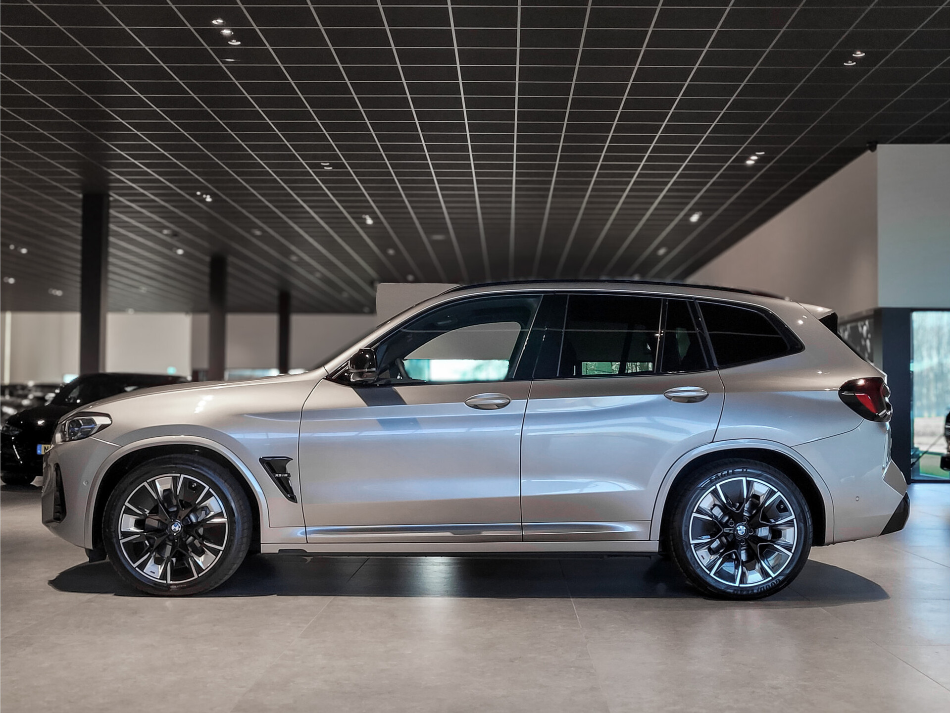 BMW iX3 FACELIFT M Sport High Executive 80 kWh Shadow | Driving Assistant | Keyless | HUD | Laser | Harman-Kardon | Pano | Sfeerverlichting Foto 4