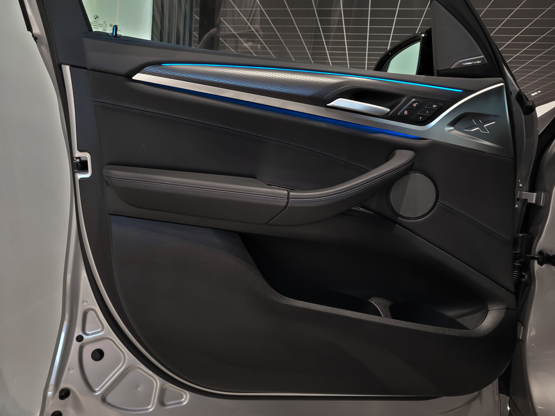 BMW iX3 FACELIFT M Sport High Executive 80 kWh Shadow | Driving Assistant | Keyless | HUD | Laser | Harman-Kardon | Pano | Sfeerverlichting Foto 8