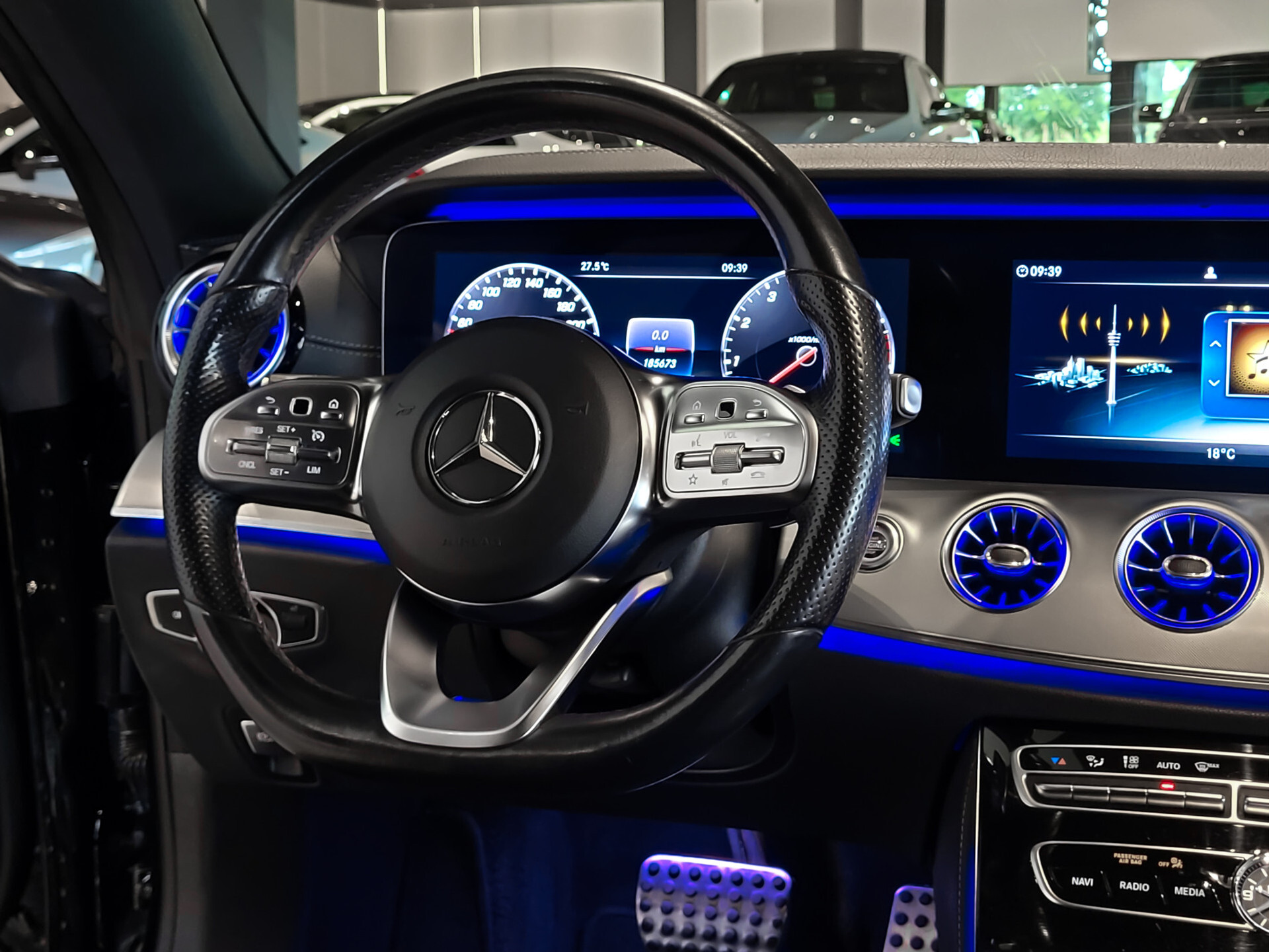 Mercedes-Benz E-Klasse Coupé 200 AMG Night | Panorama | Widescreen | Camera | Carplay | Ambient | New Service Aut9 Foto 26
