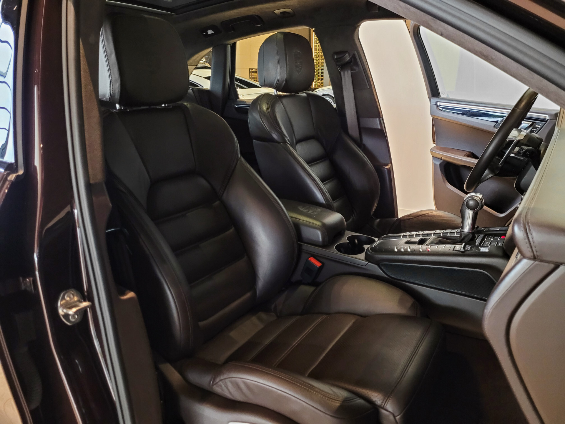 Porsche Macan 3.6 Turbo 400pk Luchtvering | Panorama | 18-voudige stoelen | Bose | 1ste eigenaar | NL Auto | Volleder | Glascoating Foto 10