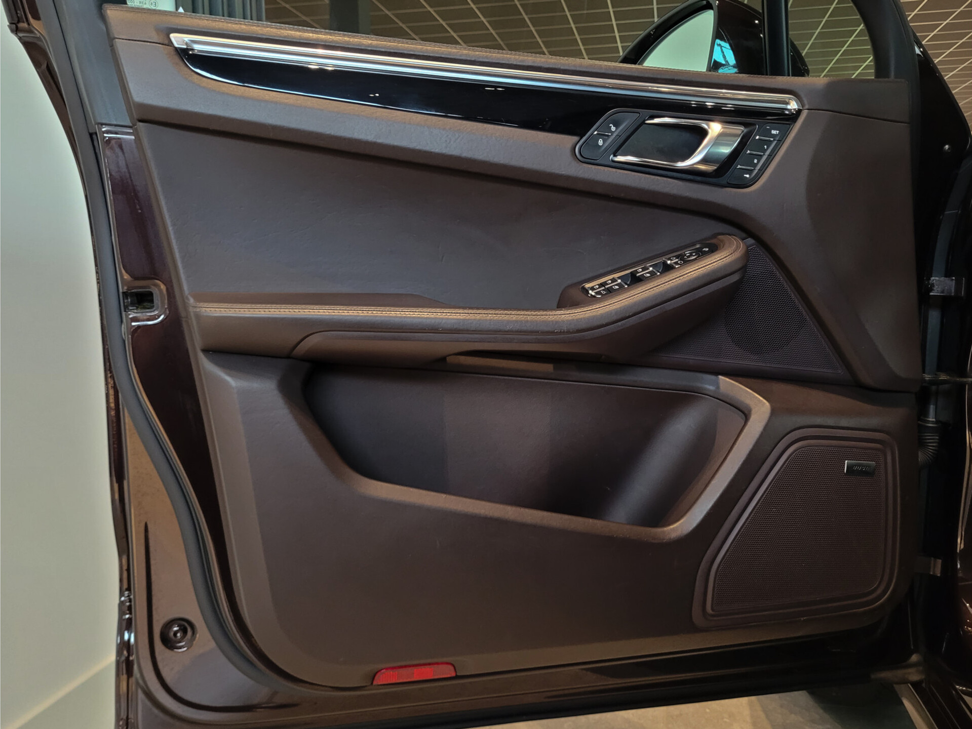 Porsche Macan 3.6 Turbo 400pk Luchtvering | Panorama | 18-voudige stoelen | Bose | 1ste eigenaar | NL Auto | Volleder | Glascoating Foto 12