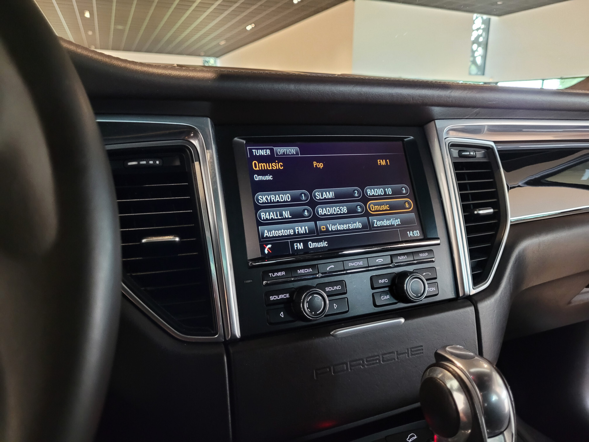 Porsche Macan 3.6 Turbo 400pk Luchtvering | Panorama | 18-voudige stoelen | Bose | 1ste eigenaar | NL Auto | Volleder | Glascoating Foto 13