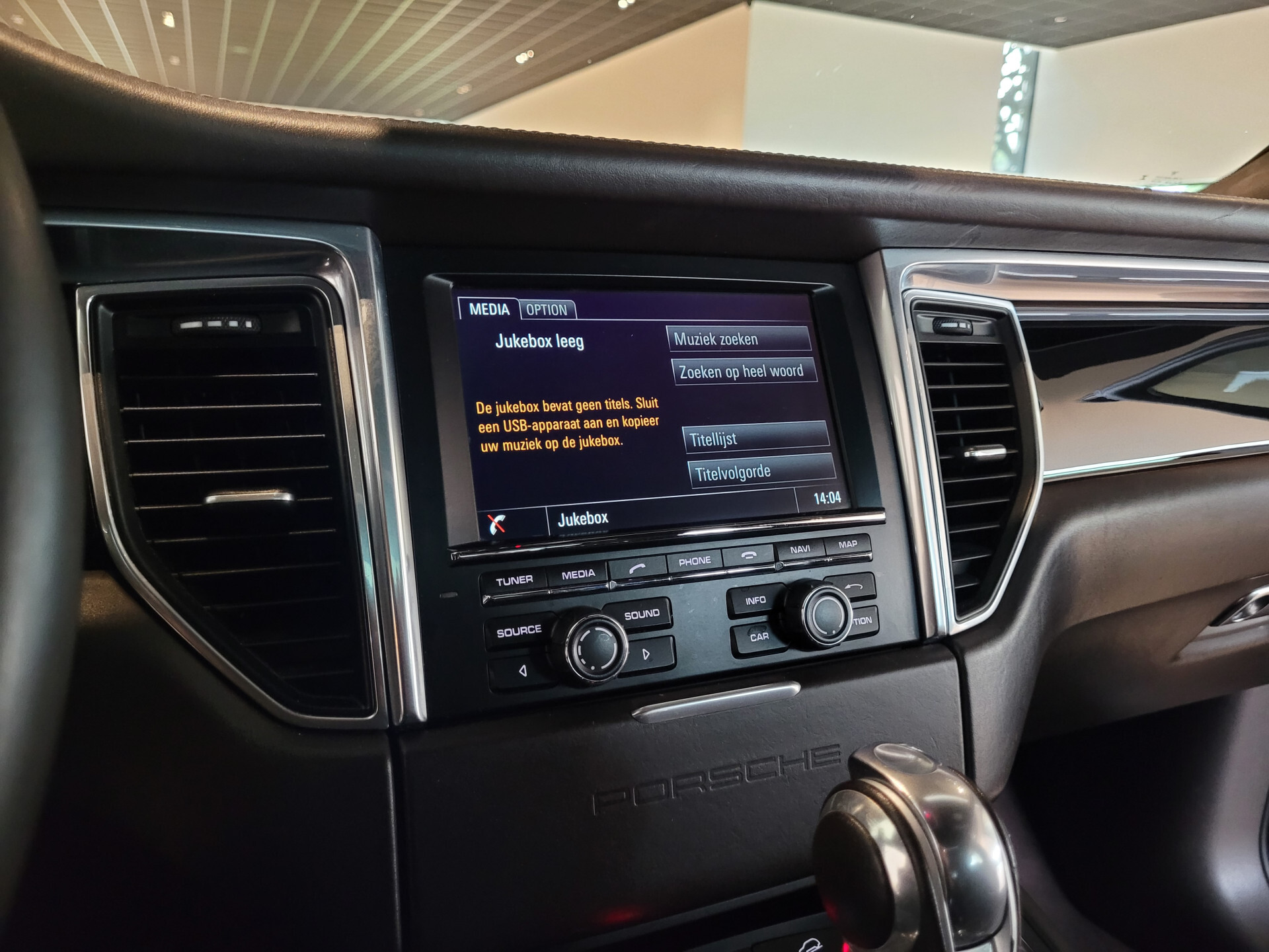 Porsche Macan 3.6 Turbo 400pk Luchtvering | Panorama | 18-voudige stoelen | Bose | 1ste eigenaar | NL Auto | Volleder | Glascoating Foto 15