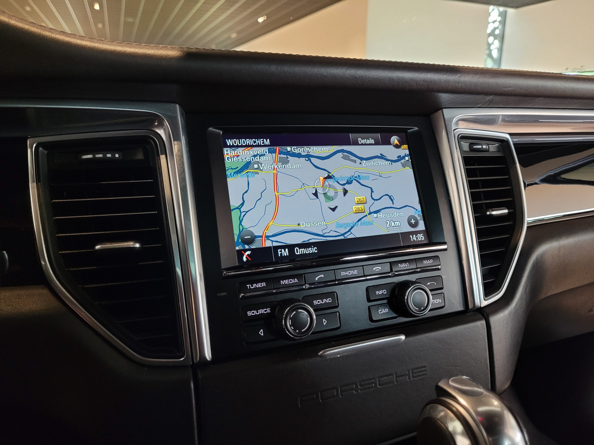 Porsche Macan 3.6 Turbo 400pk Luchtvering | Panorama | 18-voudige stoelen | Bose | 1ste eigenaar | NL Auto | Volleder | Glascoating Foto 19