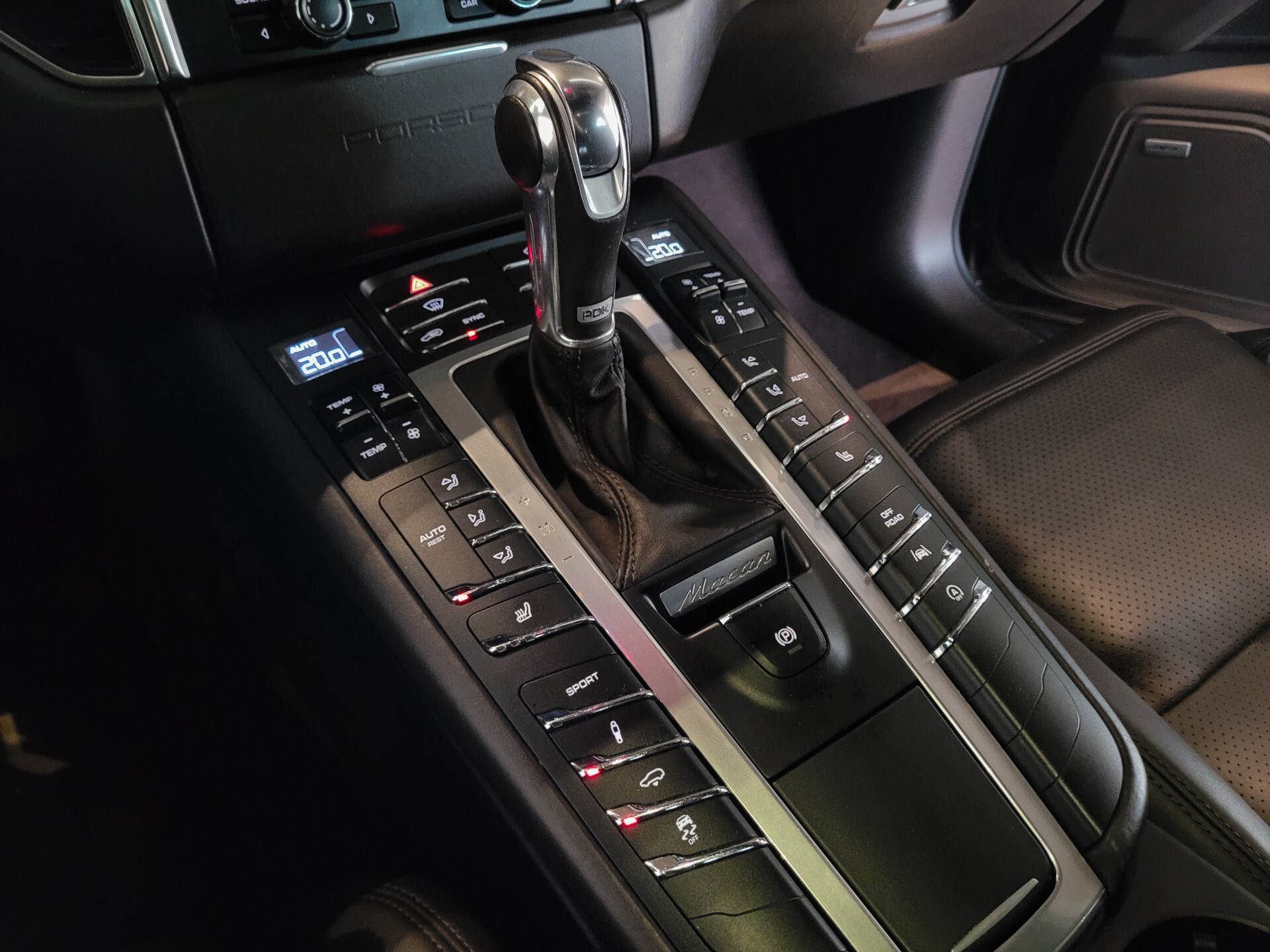 Porsche Macan 3.6 Turbo 400pk Luchtvering | Panorama | 18-voudige stoelen | Bose | 1ste eigenaar | NL Auto | Volleder | Glascoating Foto 24