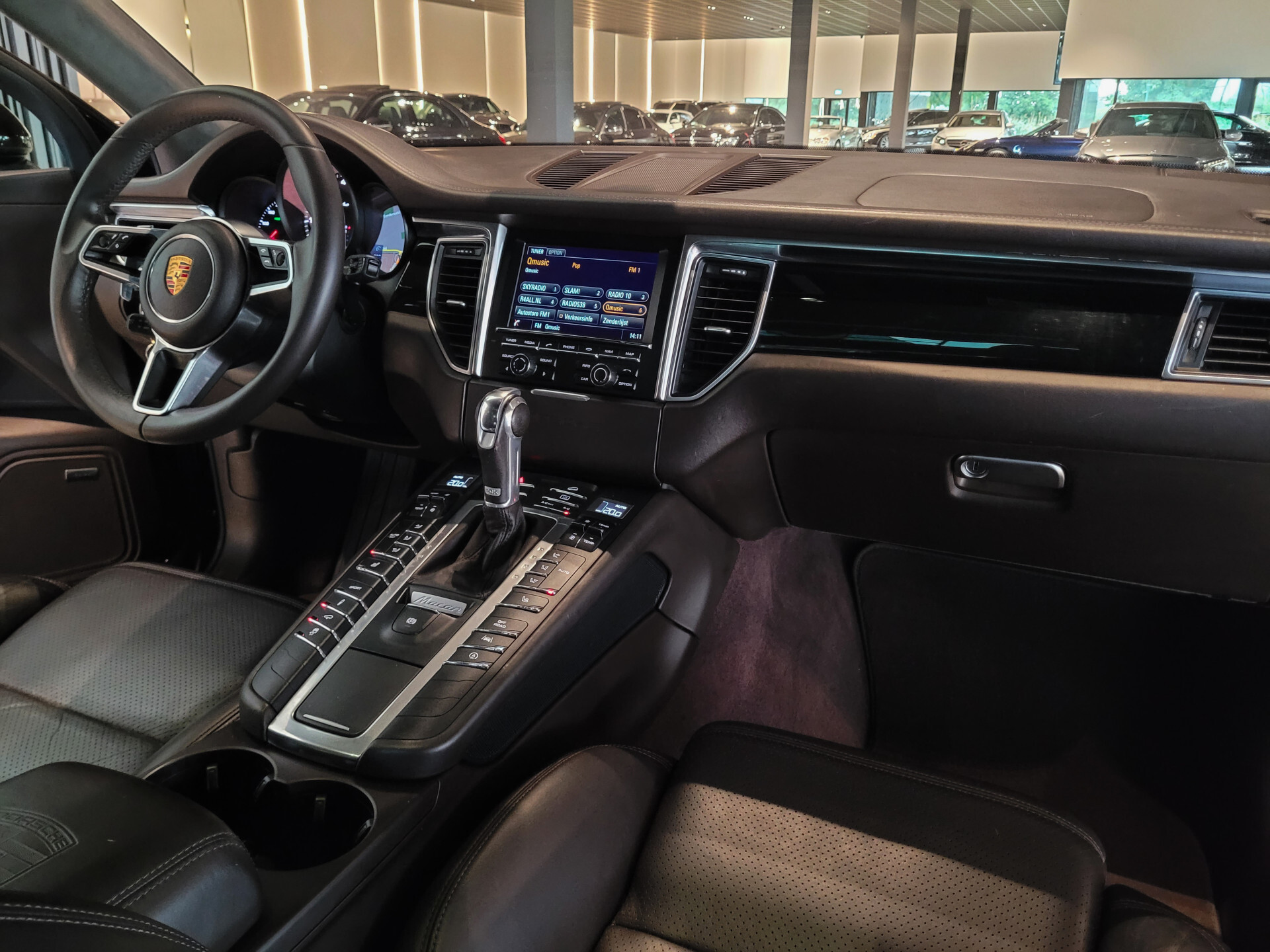 Porsche Macan 3.6 Turbo 400pk Luchtvering | Panorama | 18-voudige stoelen | Bose | 1ste eigenaar | NL Auto | Volleder | Glascoating Foto 25