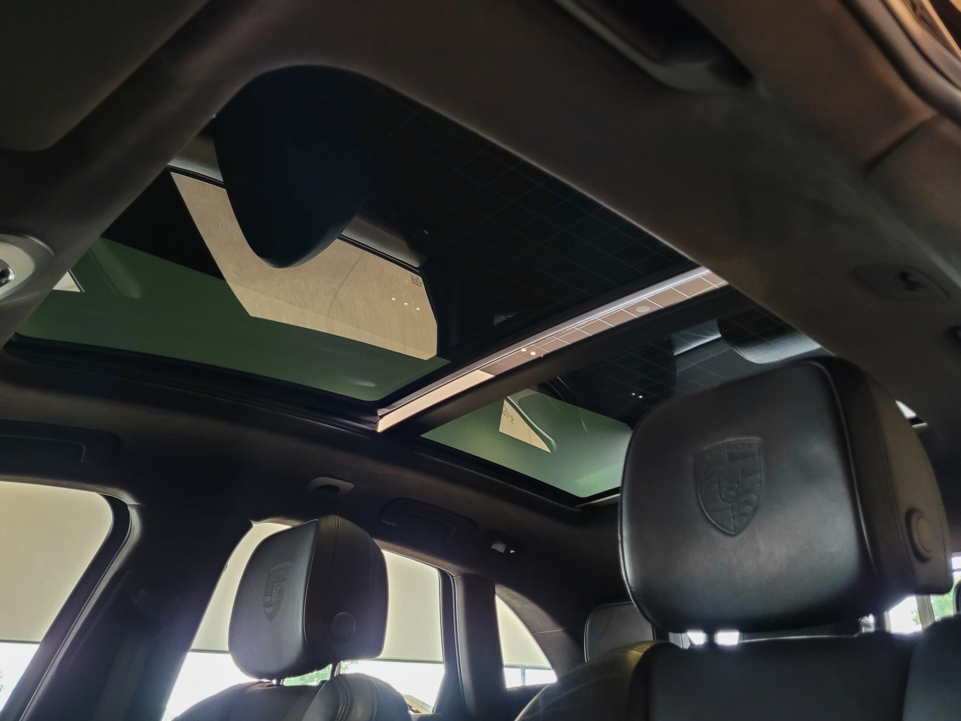 Porsche Macan 3.6 Turbo 400pk Luchtvering | Panorama | 18-voudige stoelen | Bose | 1ste eigenaar | NL Auto | Volleder | Glascoating Foto 26