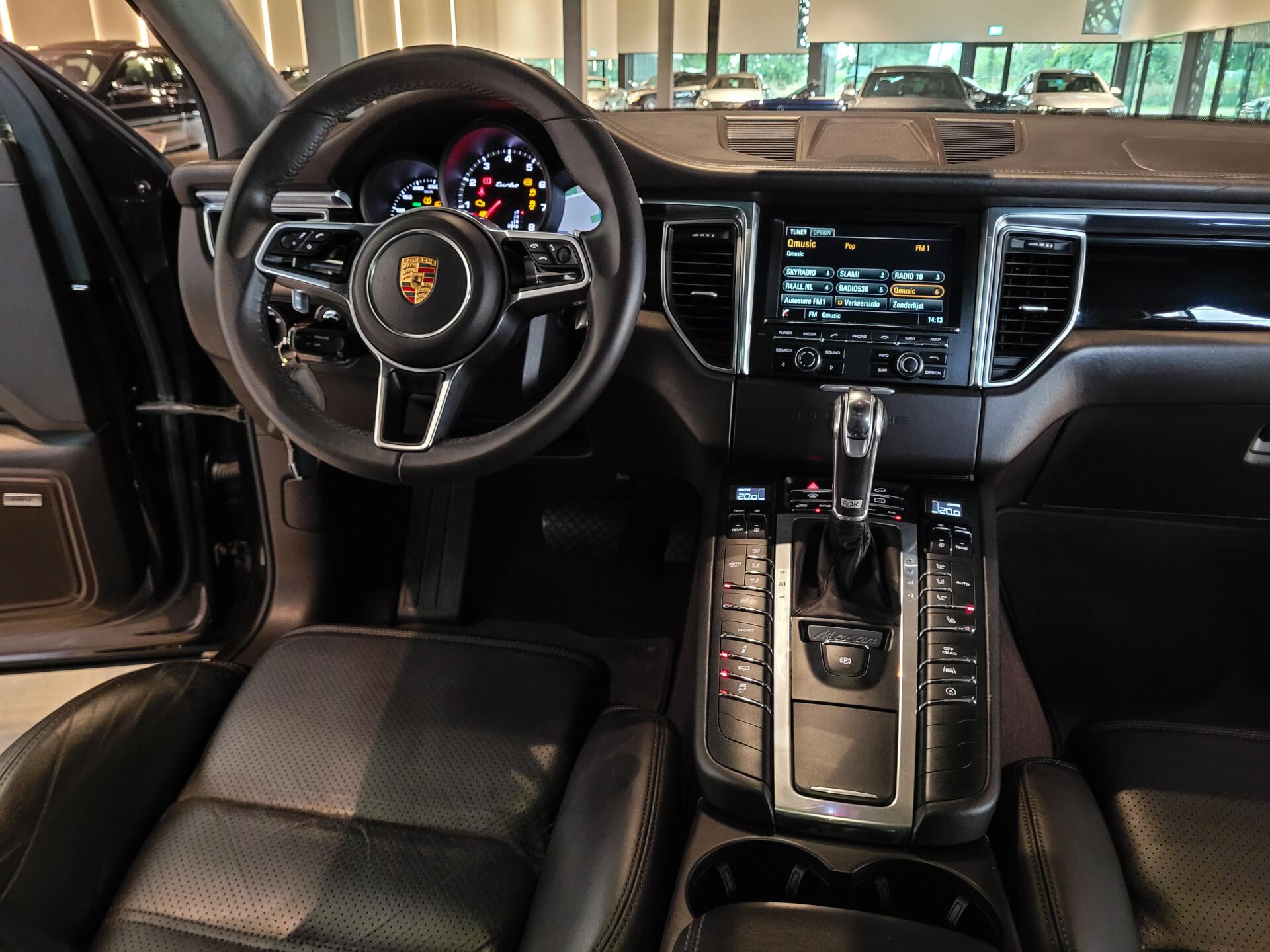 Porsche Macan 3.6 Turbo 400pk Luchtvering | Panorama | 18-voudige stoelen | Bose | 1ste eigenaar | NL Auto | Volleder | Glascoating Foto 27