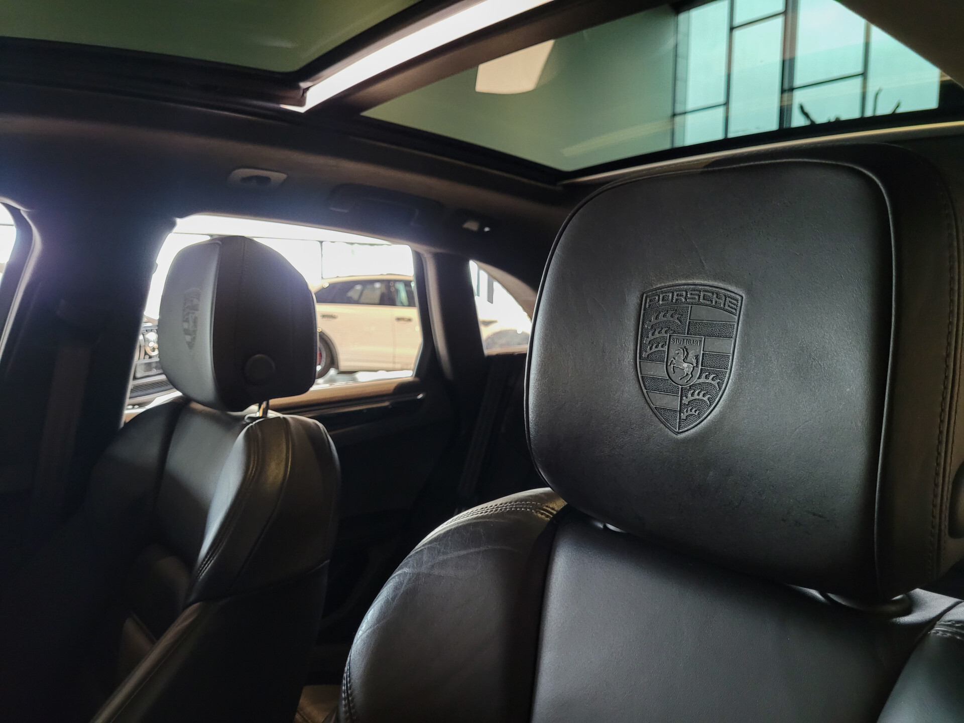 Porsche Macan 3.6 Turbo 400pk Luchtvering | Panorama | 18-voudige stoelen | Bose | 1ste eigenaar | NL Auto | Volleder | Glascoating Foto 28