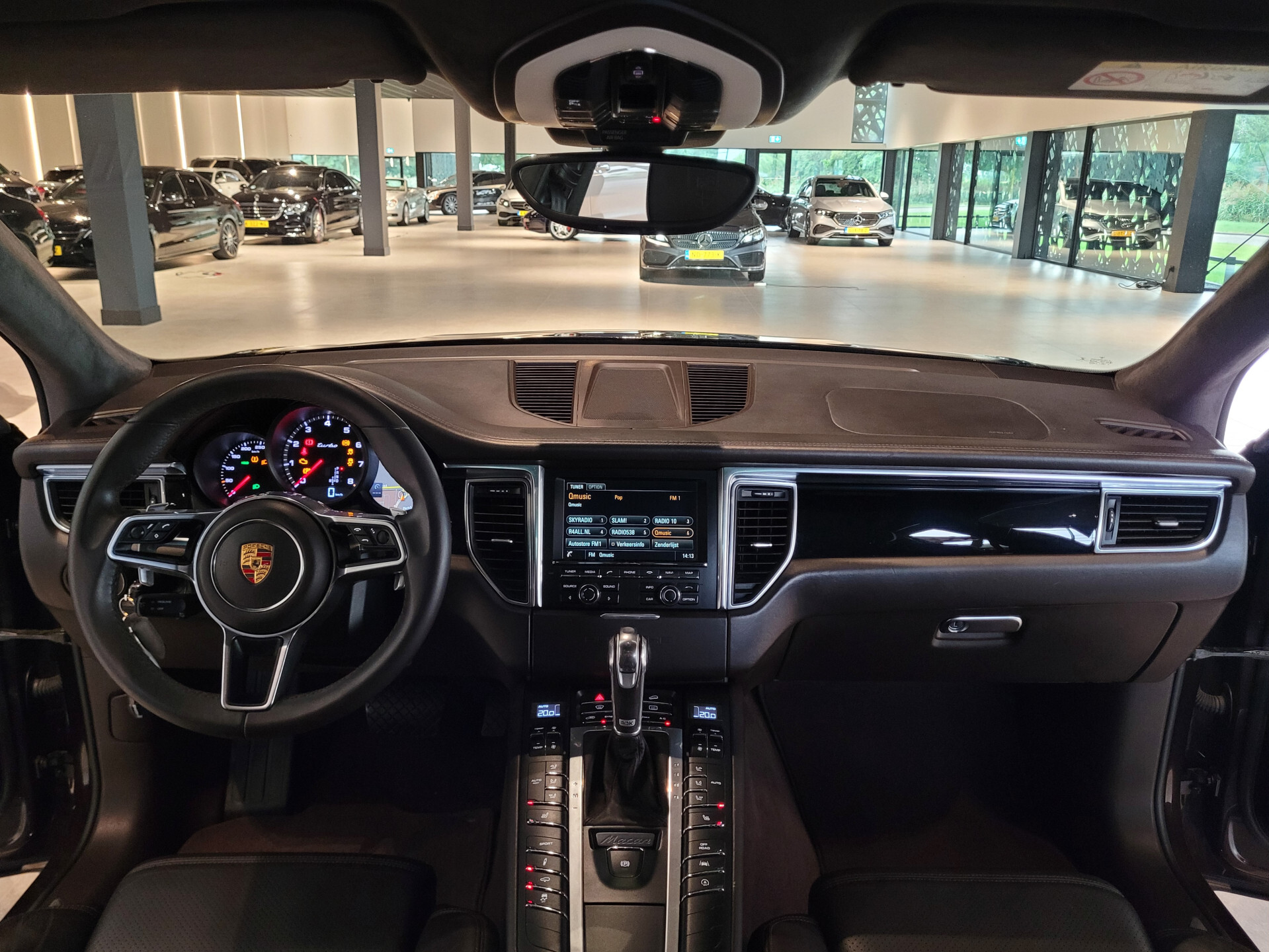 Porsche Macan 3.6 Turbo 400pk Luchtvering | Panorama | 18-voudige stoelen | Bose | 1ste eigenaar | NL Auto | Volleder | Glascoating Foto 29