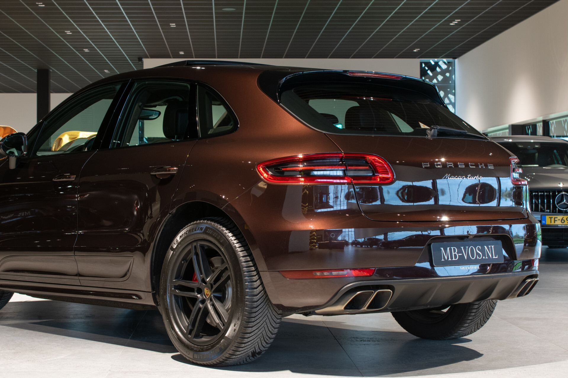 Porsche Macan 3.6 Turbo 400pk Luchtvering | Panorama | 18-voudige stoelen | Bose | 1ste eigenaar | NL Auto | Volleder | Glascoating Foto 4