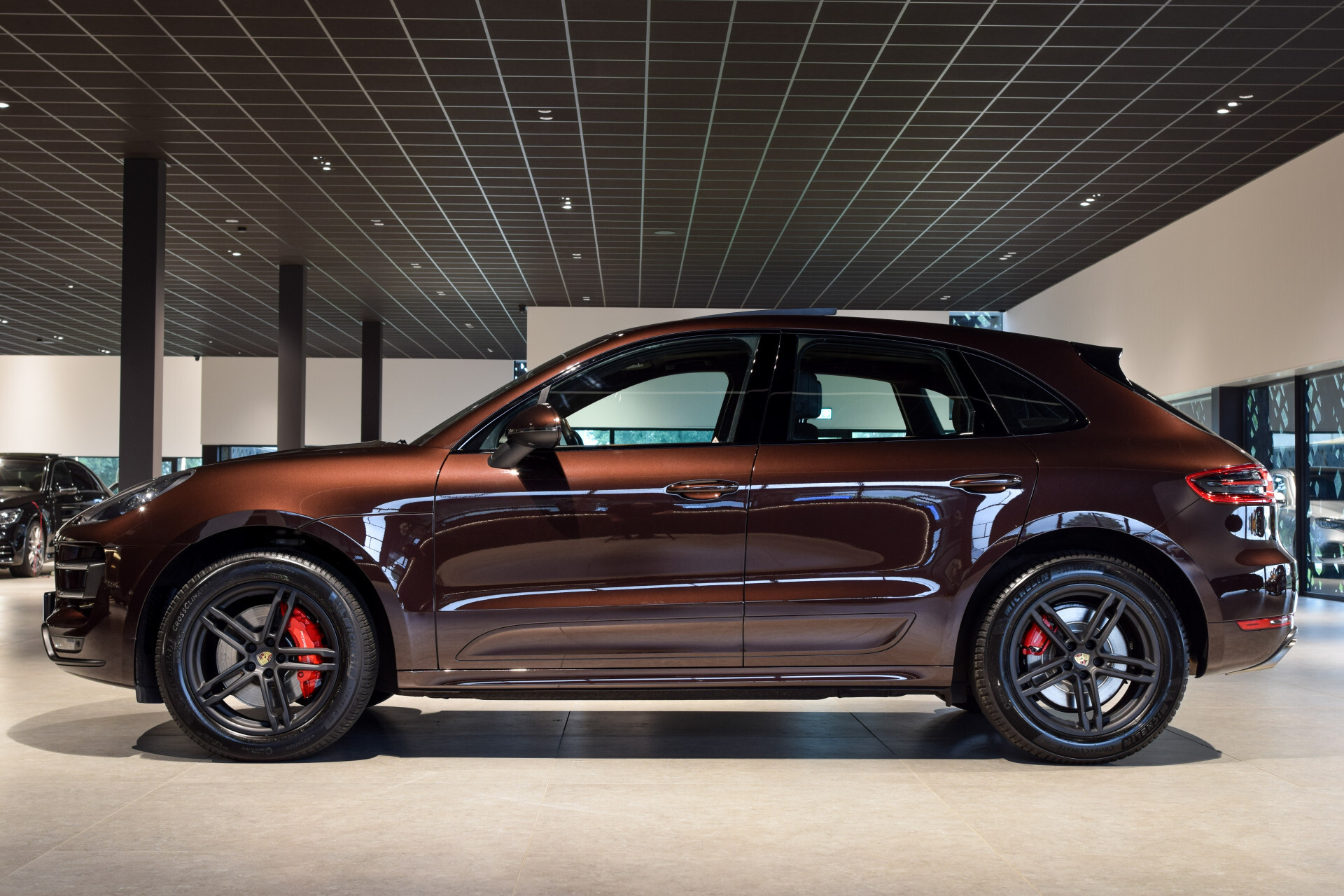 Porsche Macan 3.6 Turbo 400pk Luchtvering | Panorama | 18-voudige stoelen | Bose | 1ste eigenaar | NL Auto | Volleder | Glascoating Foto 8