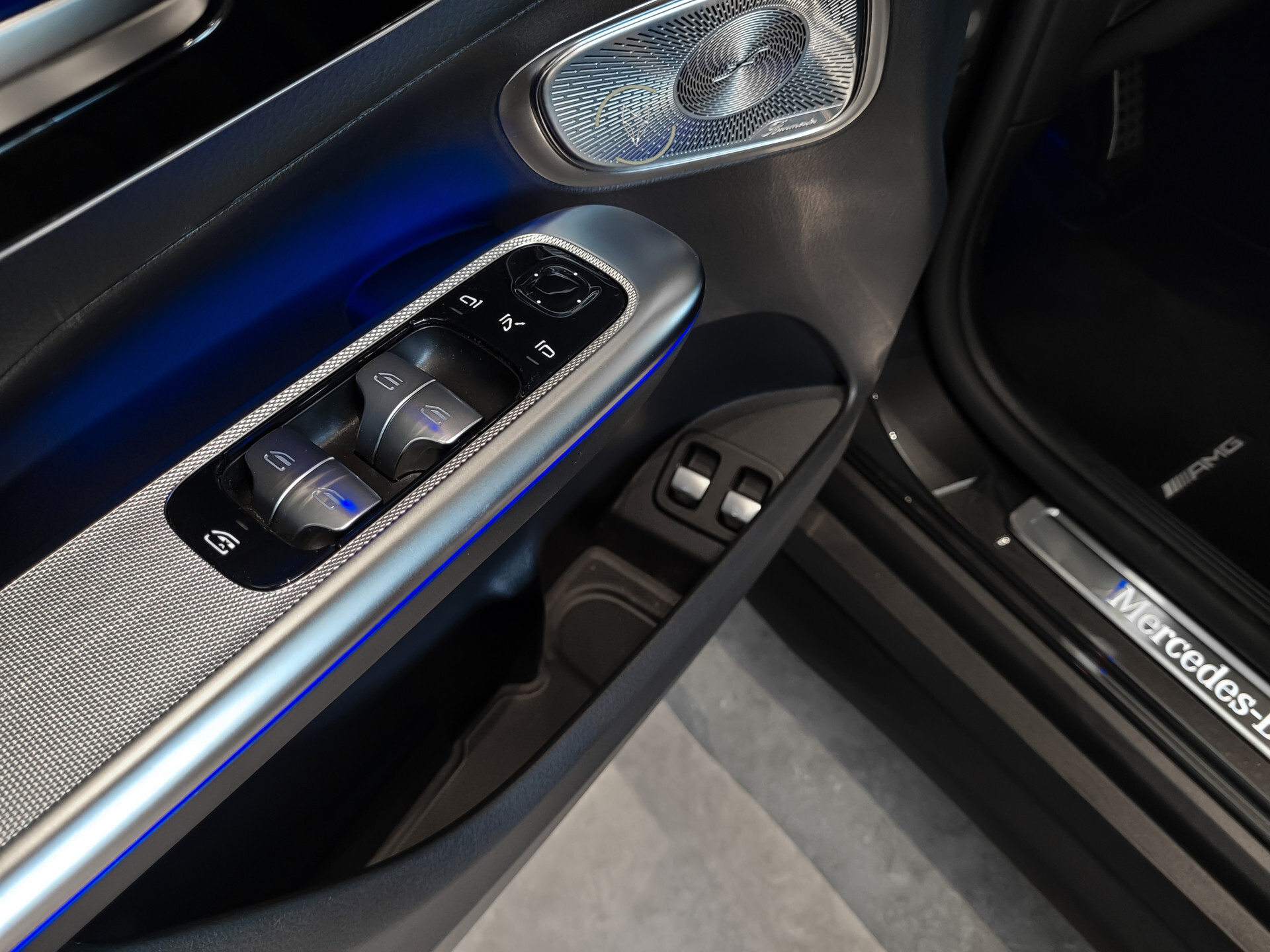 Mercedes-Benz GLC Coupé 300e 4-M AMG | Luchtvering | Achterassturing | ACC | Keyless | 360 | Mem | Burmester | Night | 20" | Night | Trekhaak | Premium Plus Foto 13