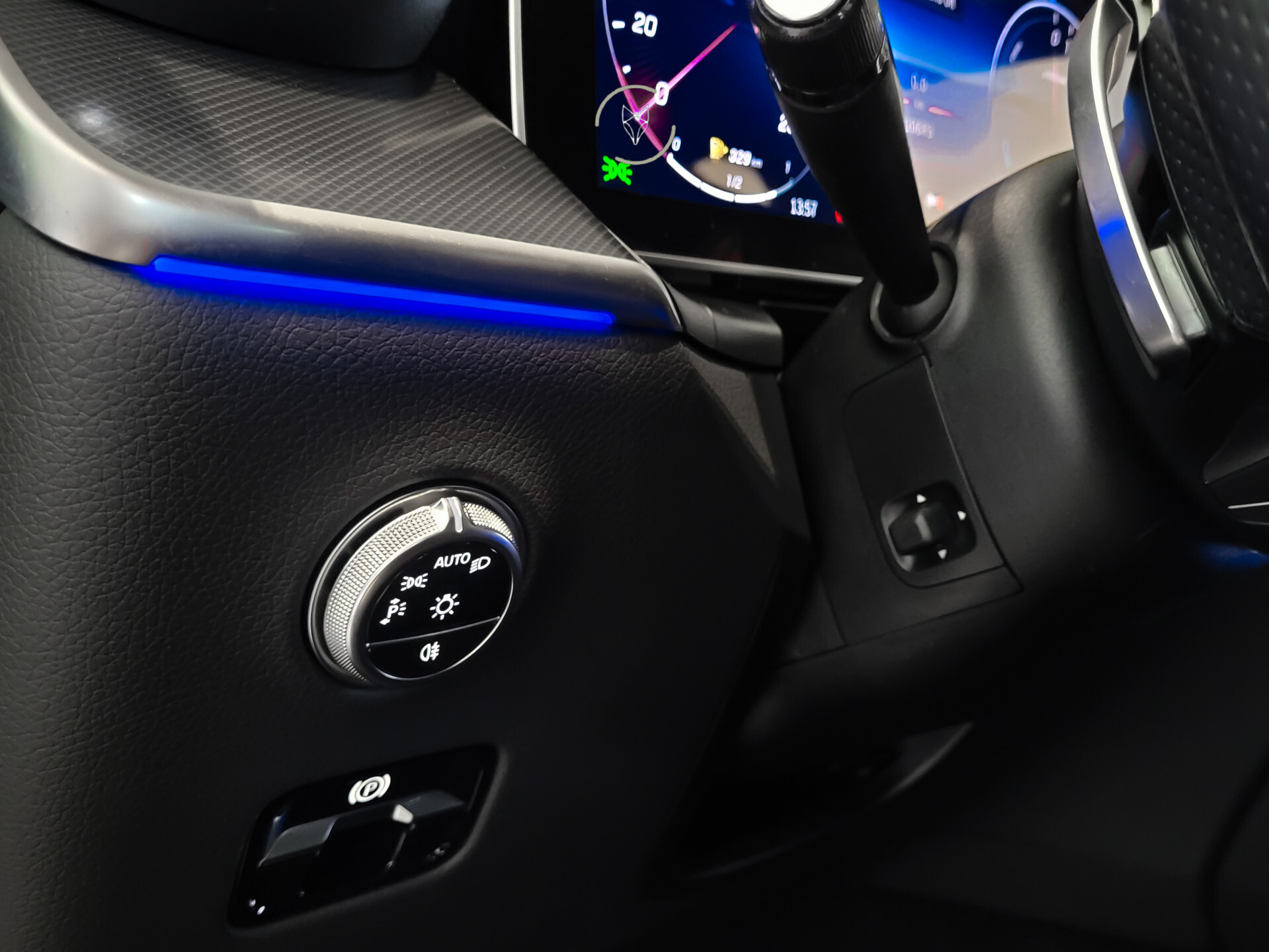 Mercedes-Benz GLC Coupé 300e 4-M AMG | Luchtvering | Achterassturing | ACC | Keyless | 360 | Mem | Burmester | Night | 20" | Night | Trekhaak | Premium Plus Foto 17