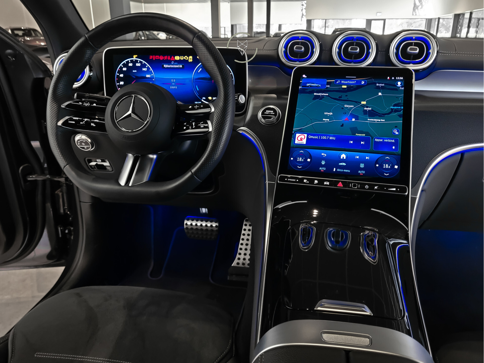 Mercedes-Benz GLC Coupé 300e 4-M AMG | Luchtvering | Achterassturing | ACC | Keyless | 360 | Mem | Burmester | Night | 20" | Night | Trekhaak | Premium Plus Foto 33